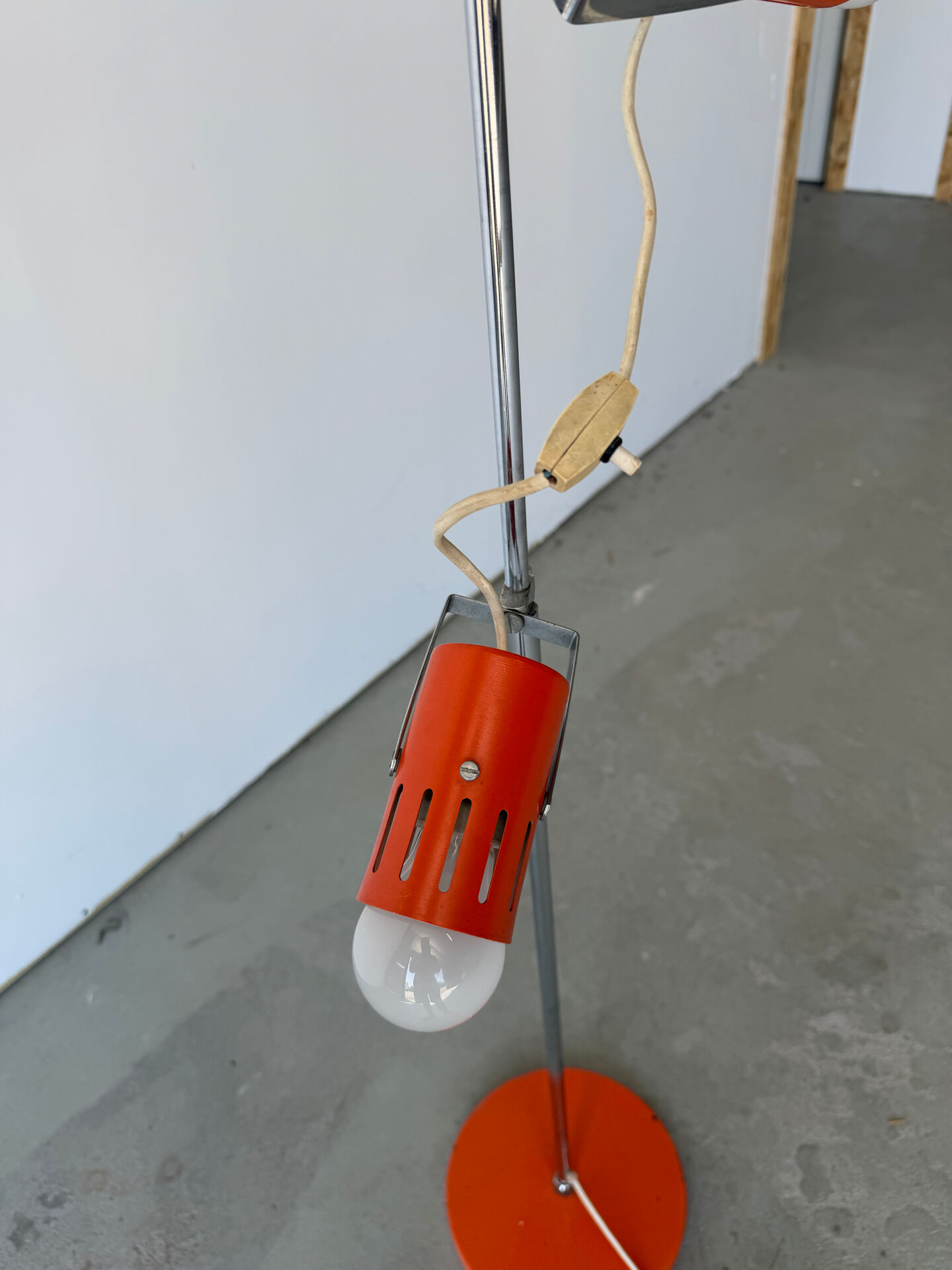 Three-spot floor lamp, Italian design, chrome and vintage orange.