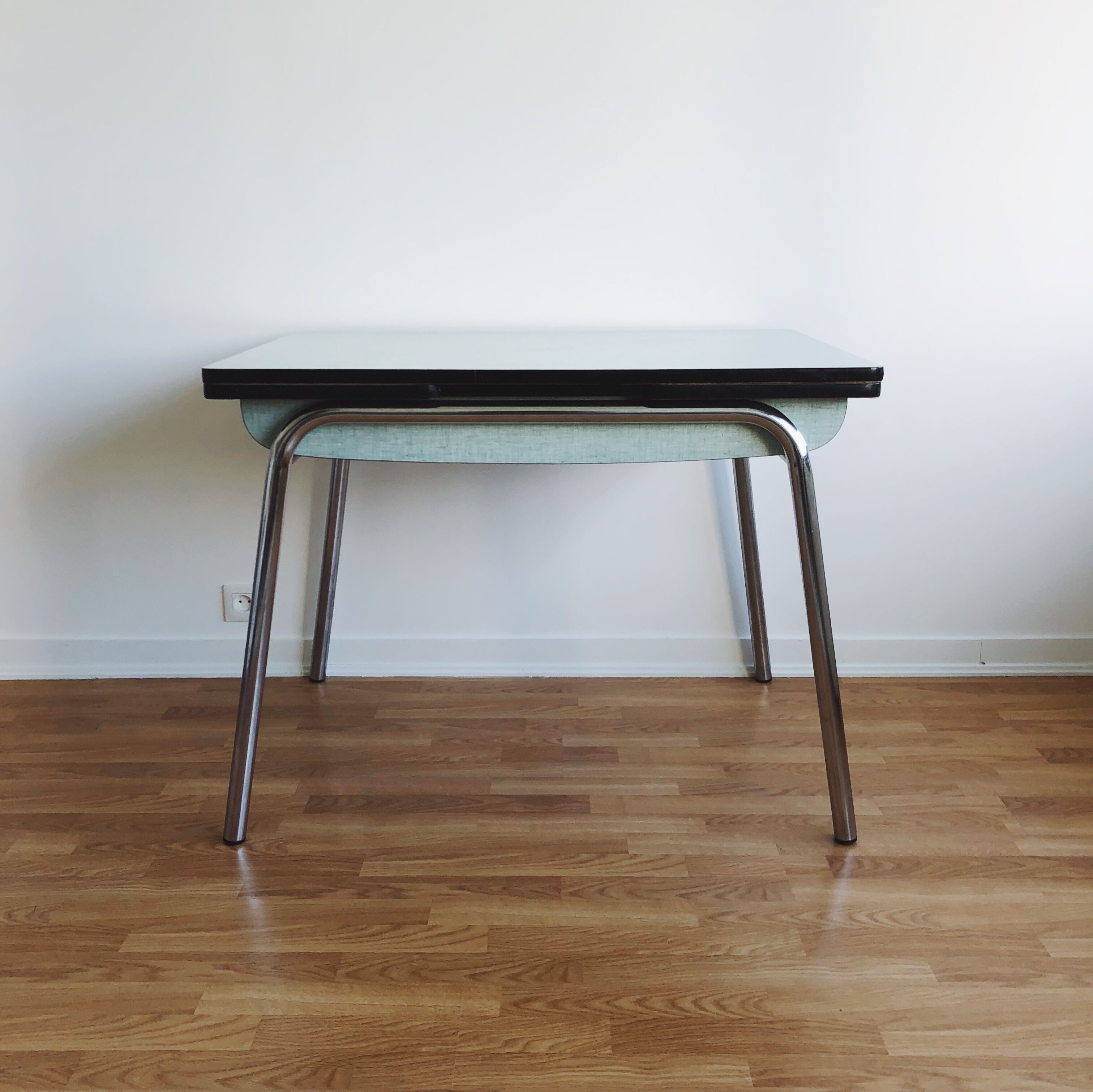 Formica blue table & chairs