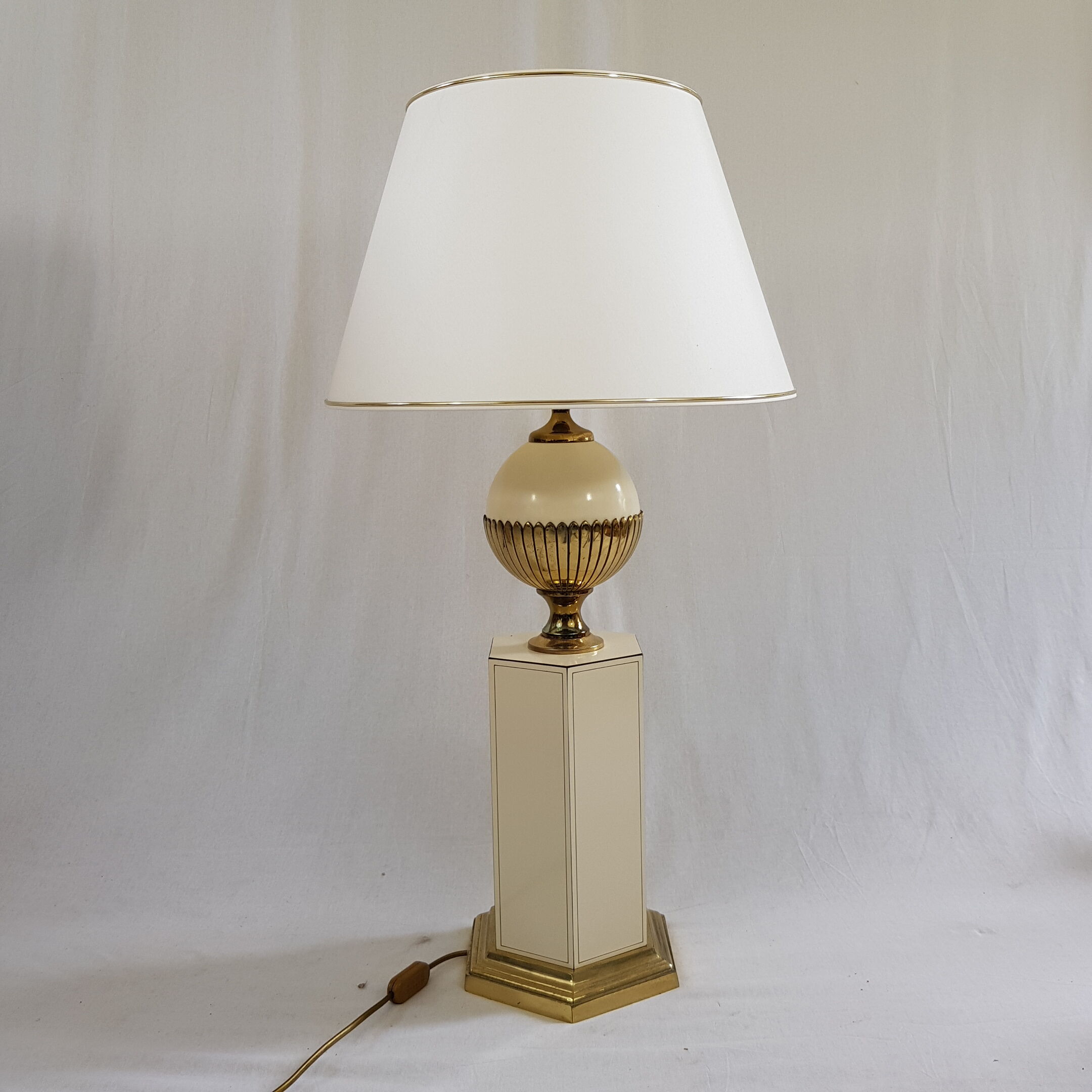 Neo-classical lamp beige and gold