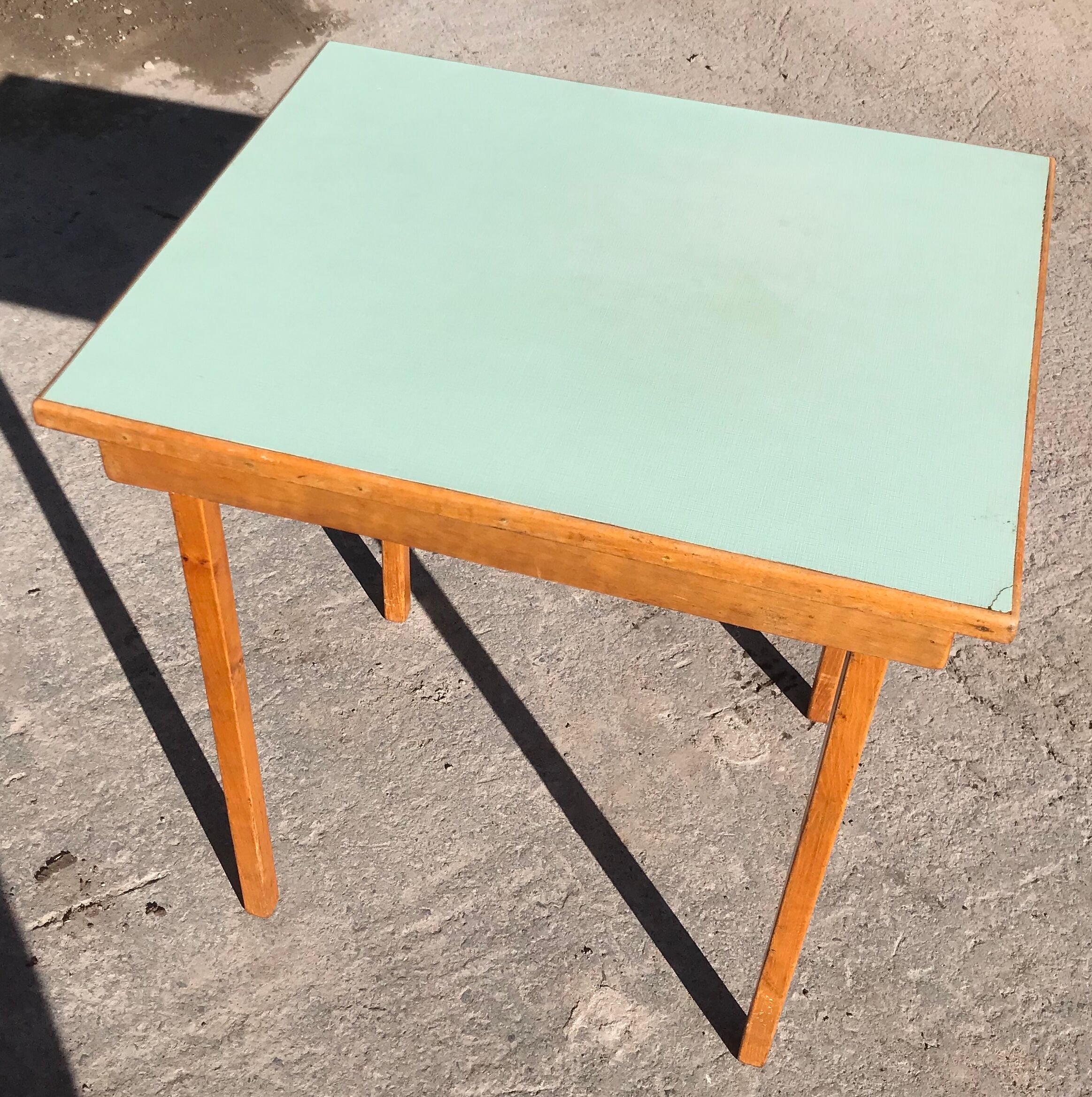 Water mint formica table