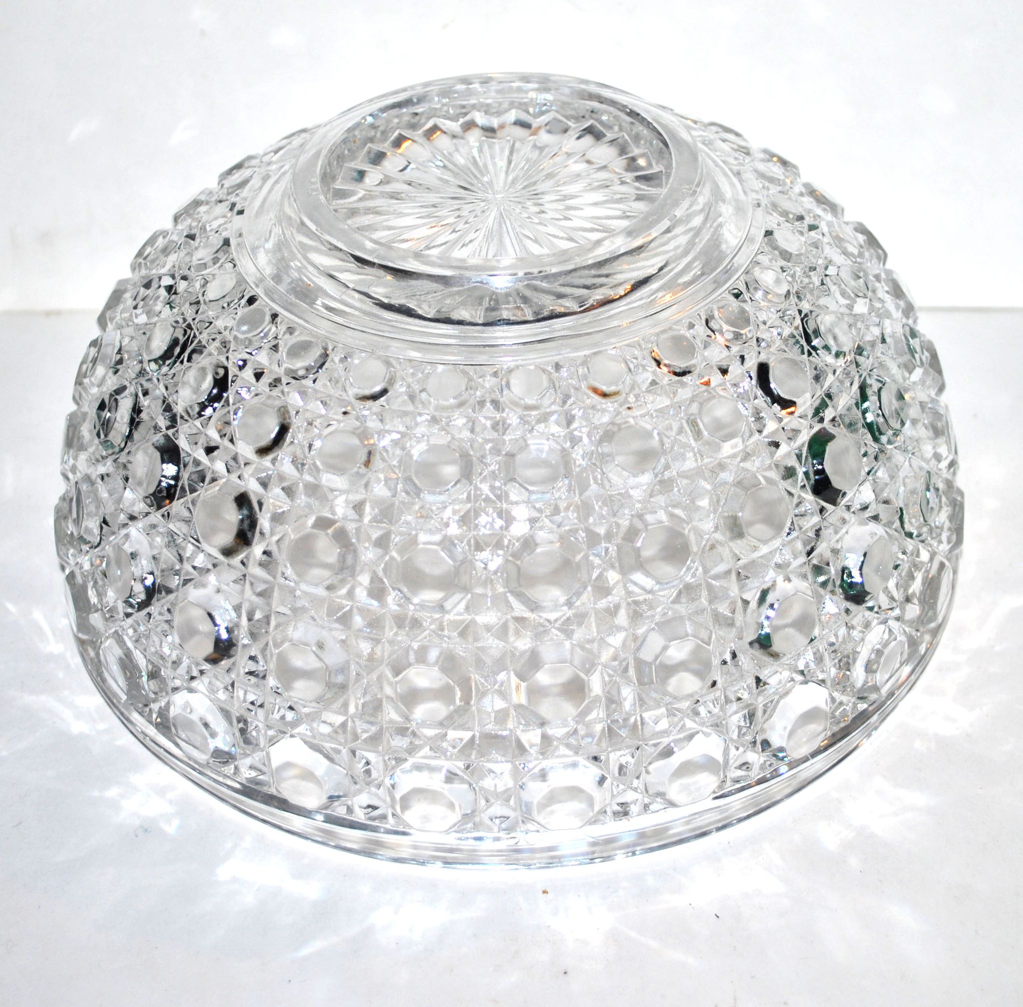 Saladier en cristal moulé signé diamants pierreries Baccarat  23cm