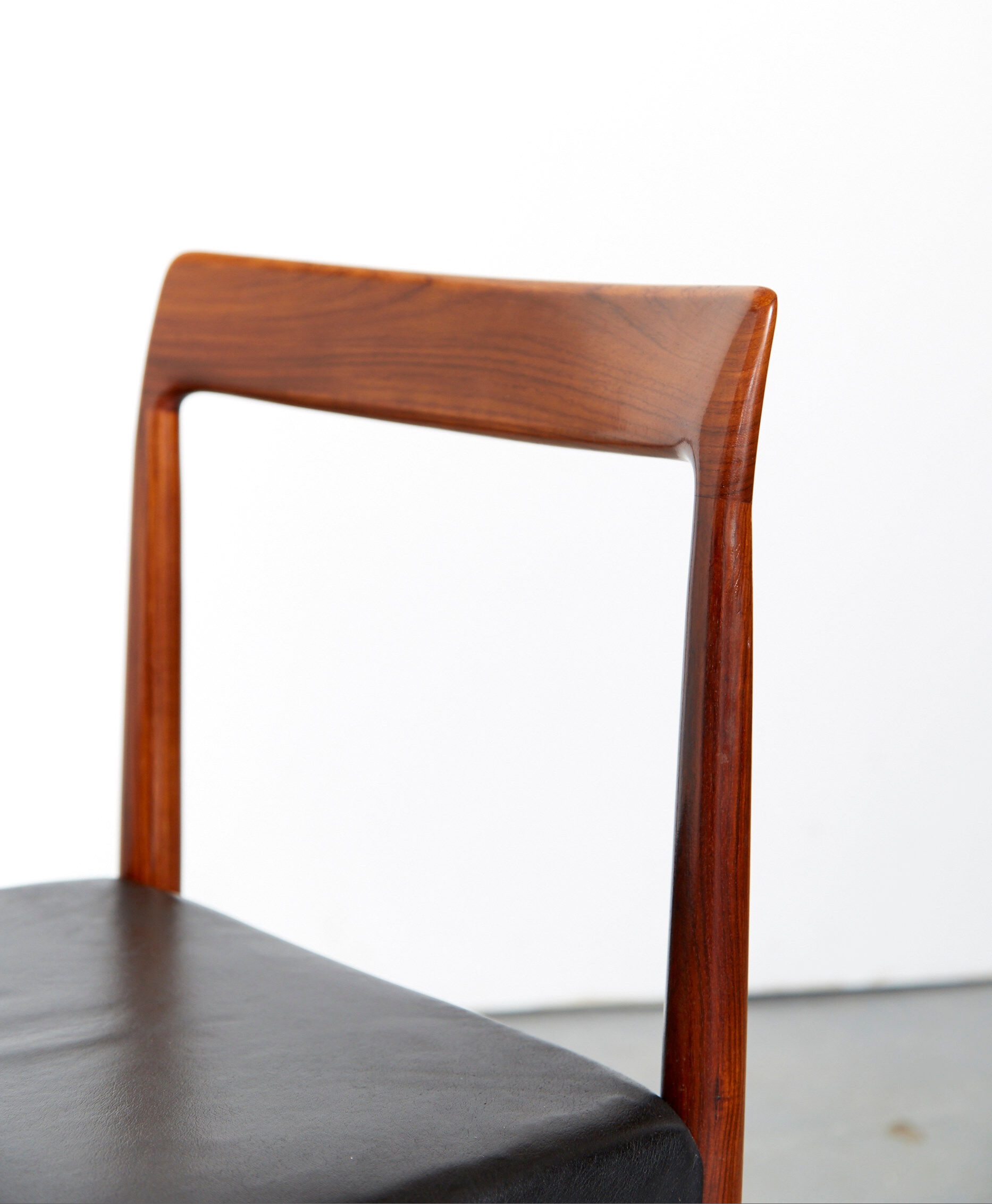 Chaises à manger du milieu du siècle de Bke