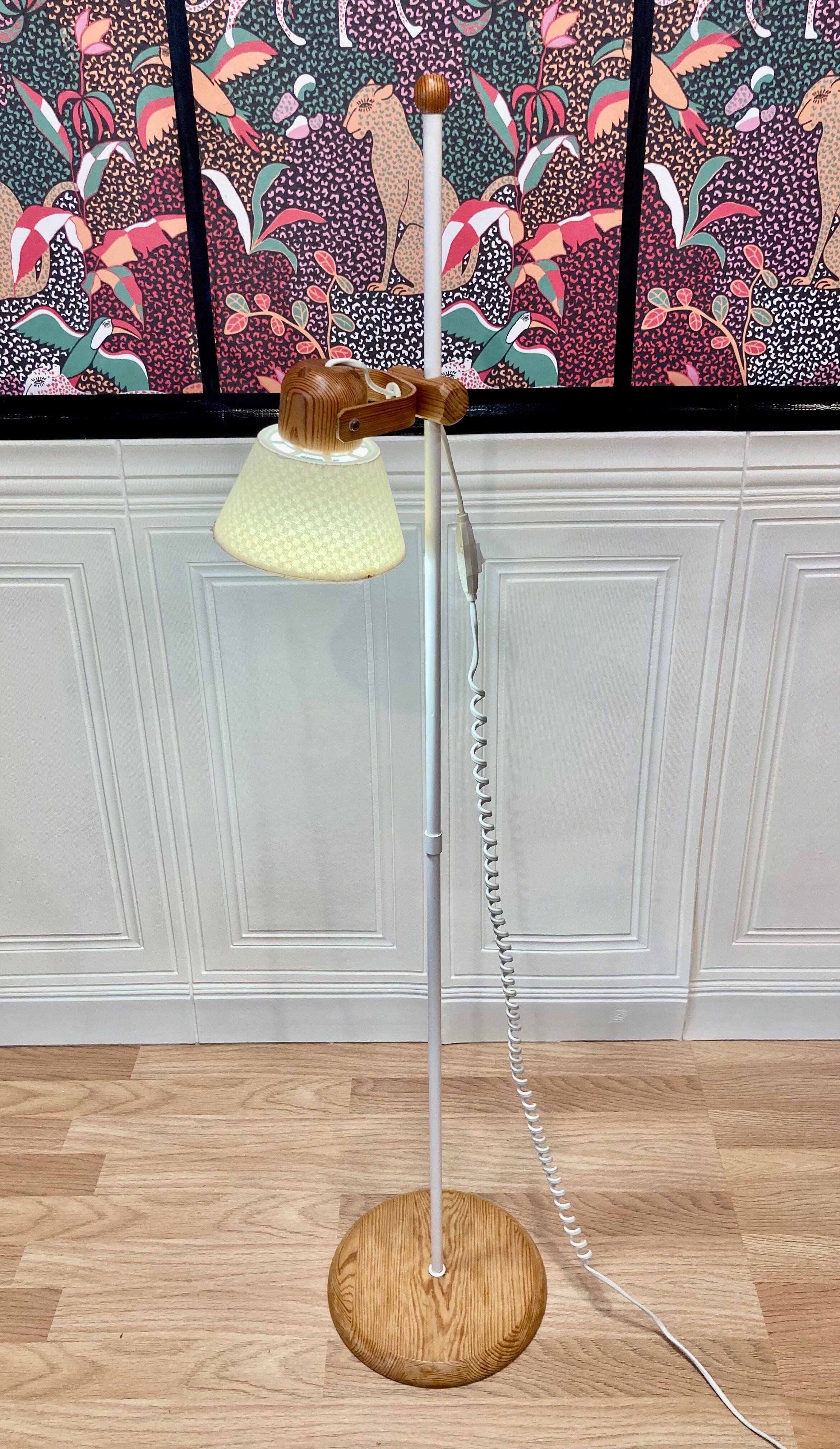 Modular scandinavian design floor lamp.
