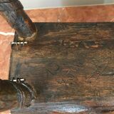 Tabouret tripode brutaliste