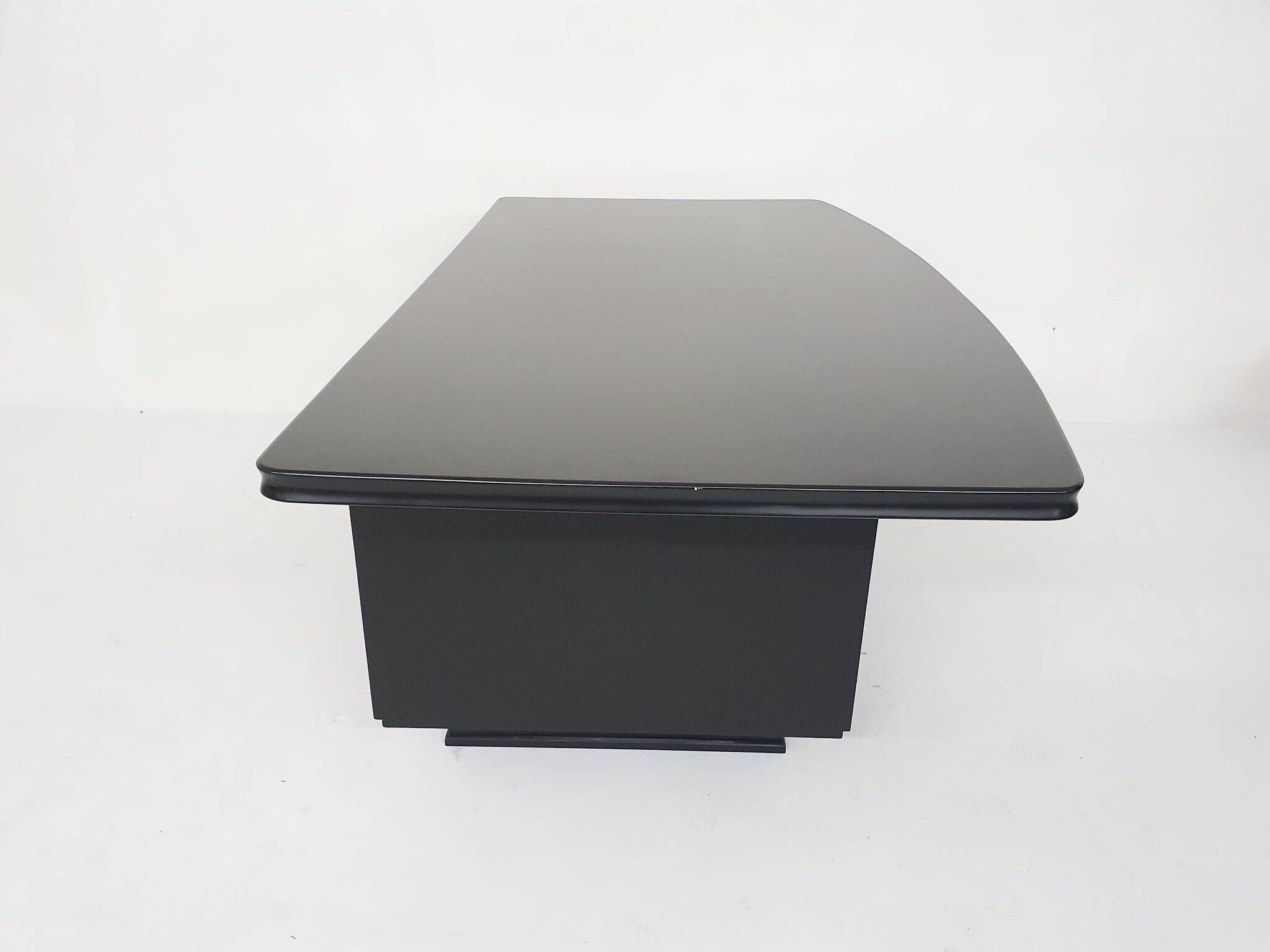 Bureau exécutif en bois noir, années 1960
