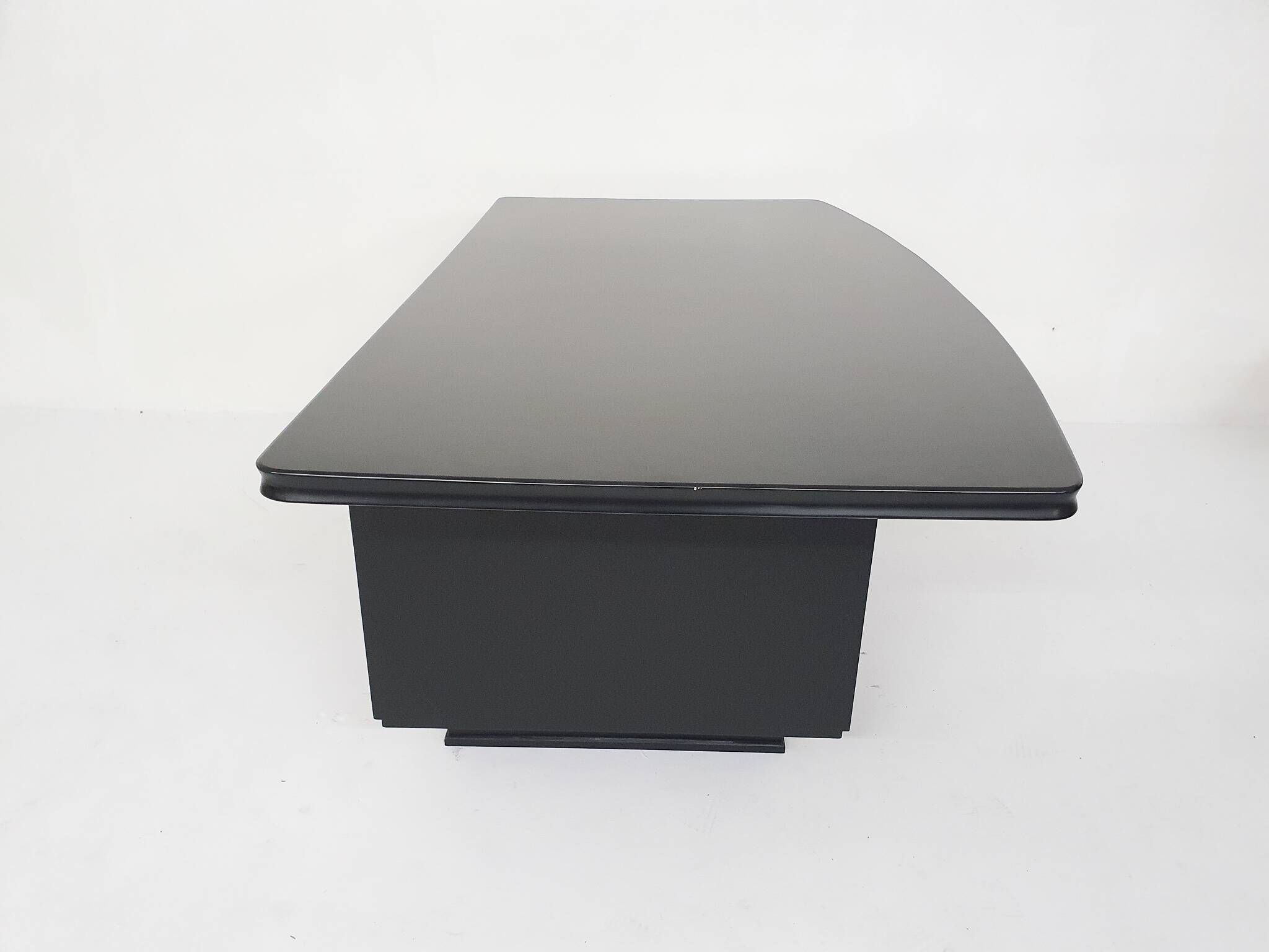 Bureau exécutif en bois noir, années 1960