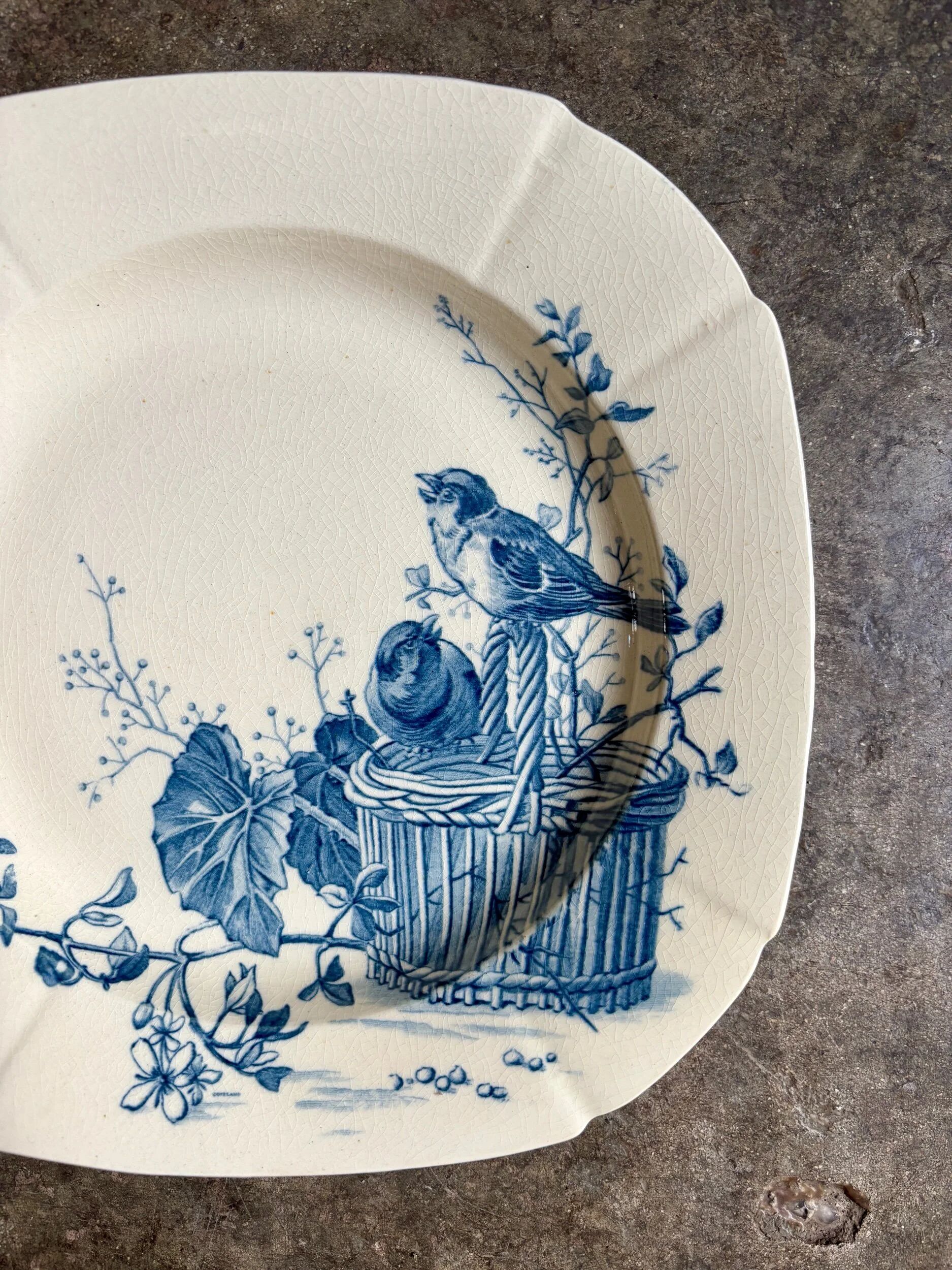 Assiette creuse Gien en terre de fer bleue, service "Oiseaux" vers 1870 n°1