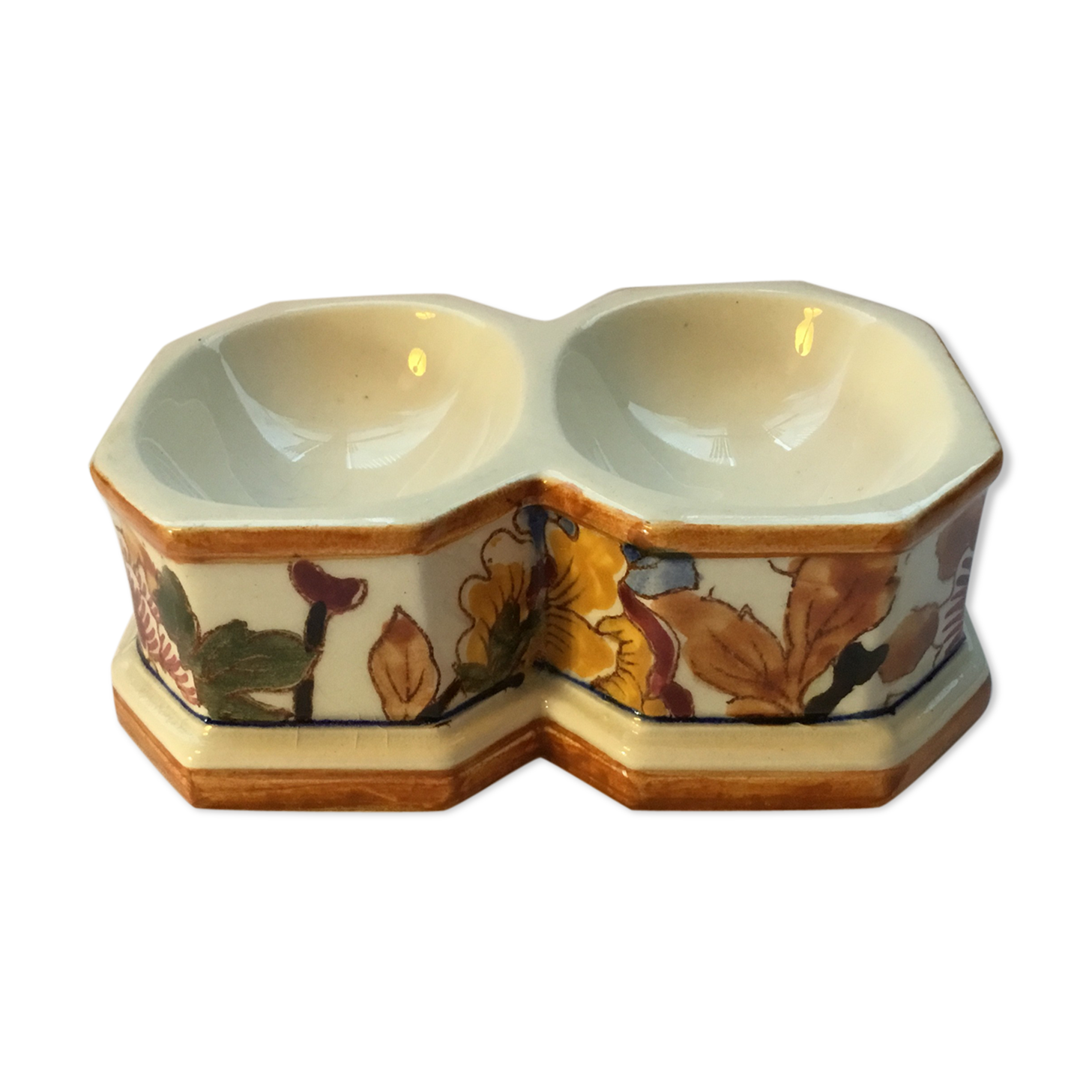 Salt and pepper from Gien's earthenware factory