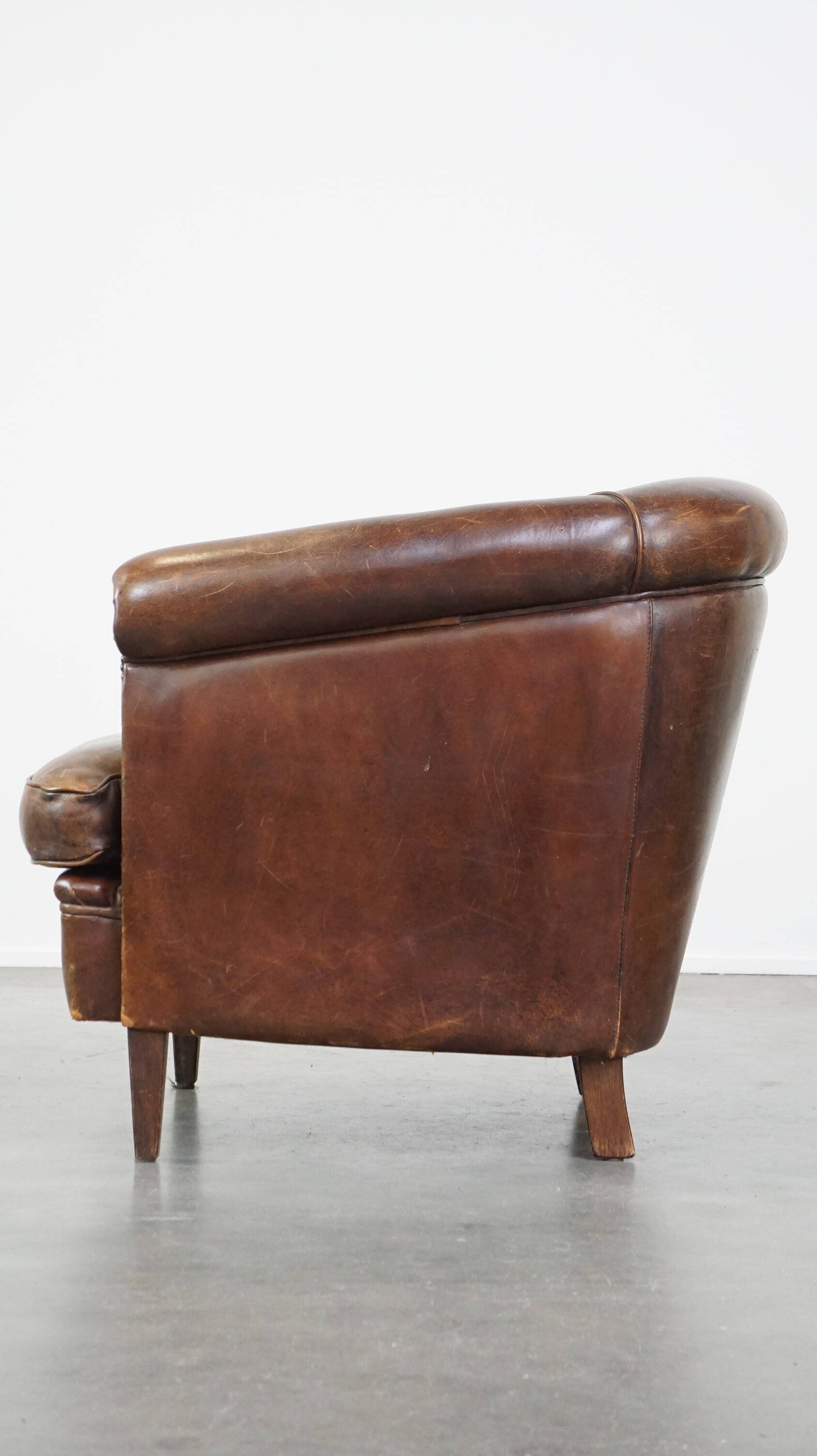 English style sheep leather club chair finished with decorative nails