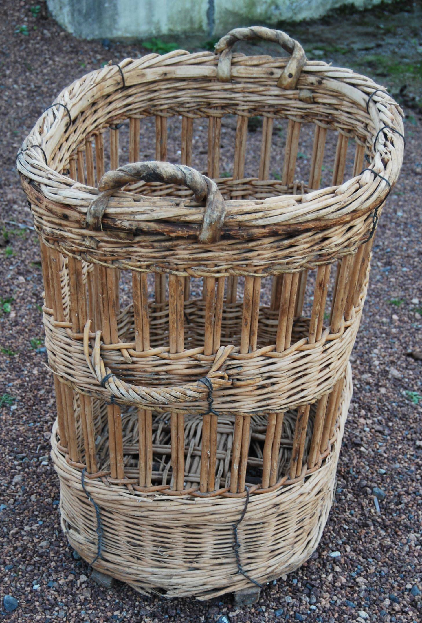 Old and large wicker baker's basket - 1920s-1930s