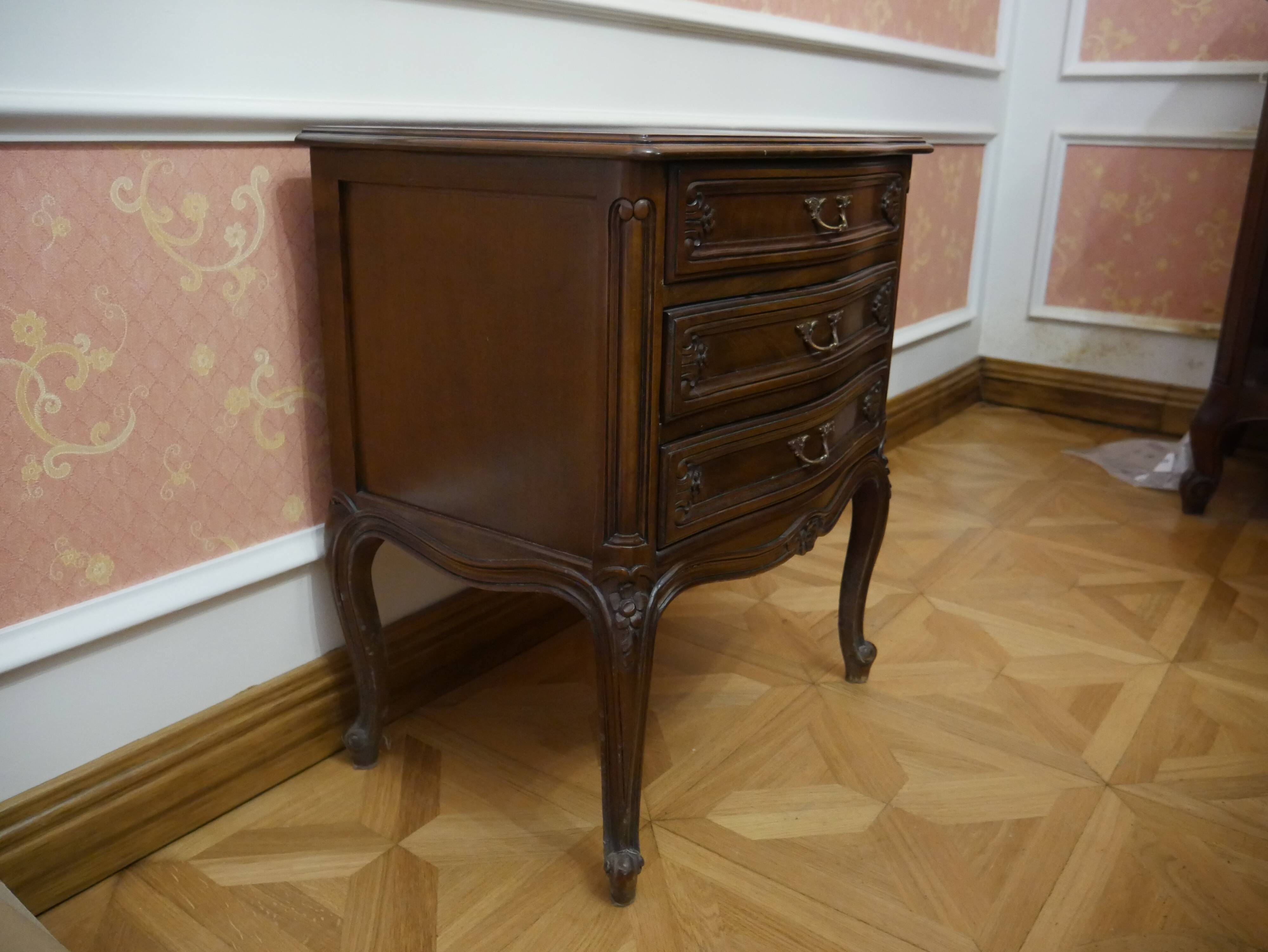 Small chest of drawers