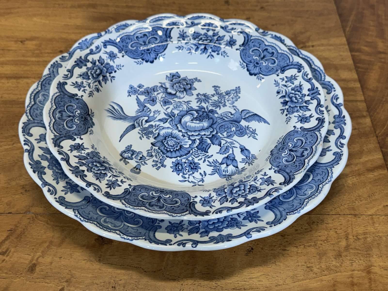 English porcelain service Ridway Staffordshire from the 1980s.