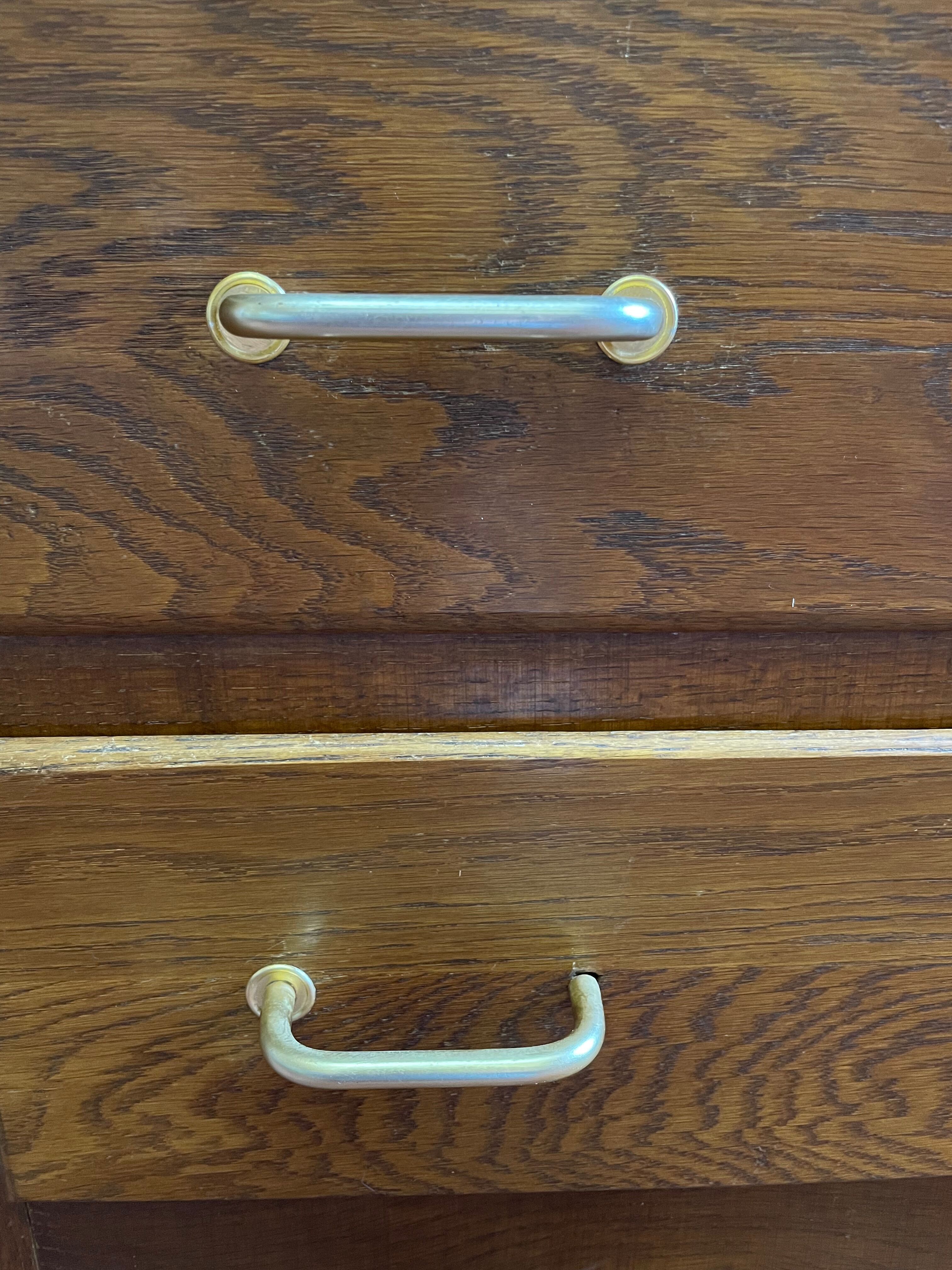 Commode en chêne vintage