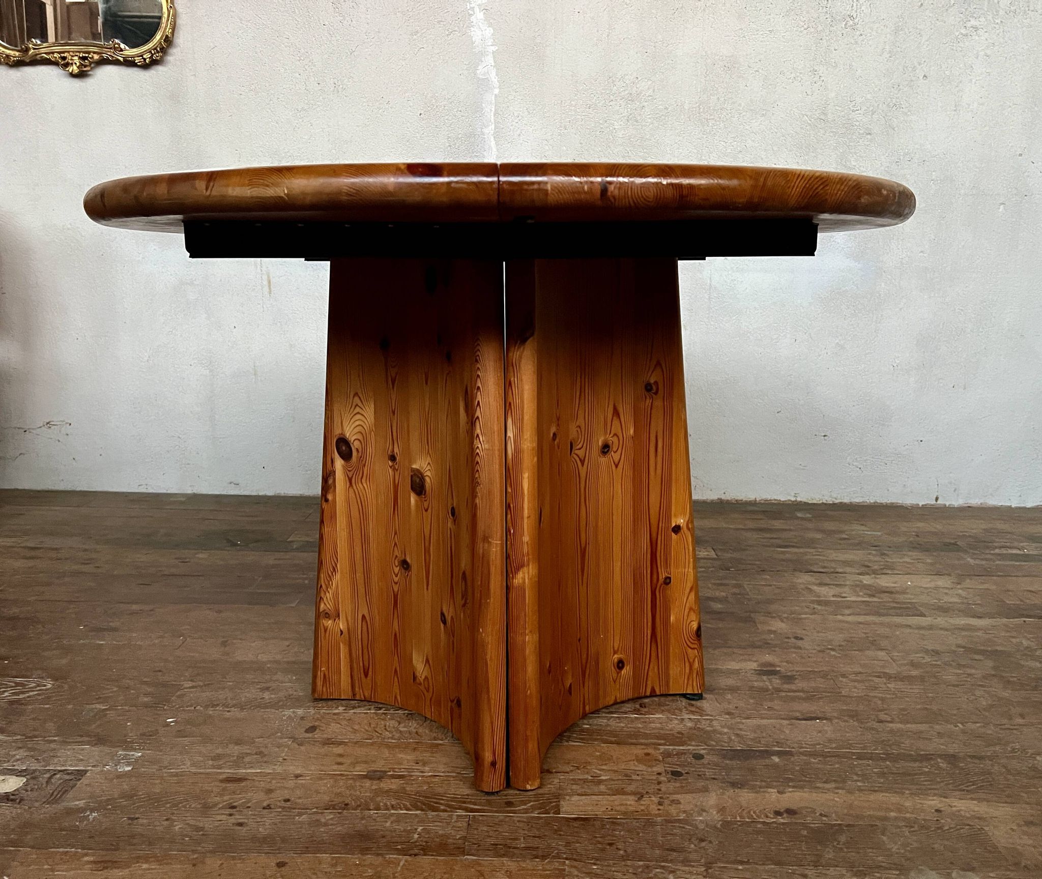 Large Scandinavian pine table - 6 chairs