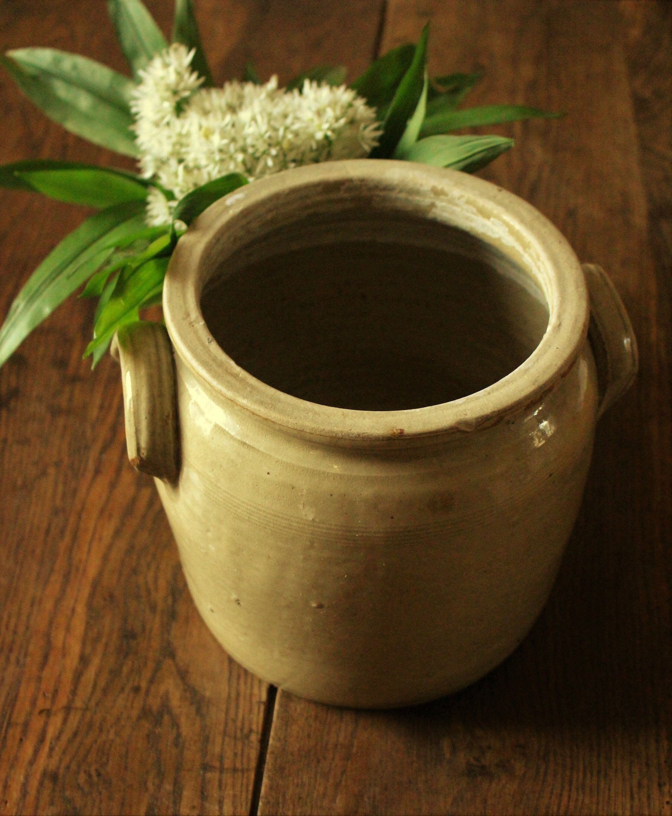 Grey glazed stoneware pot two handles 5 L