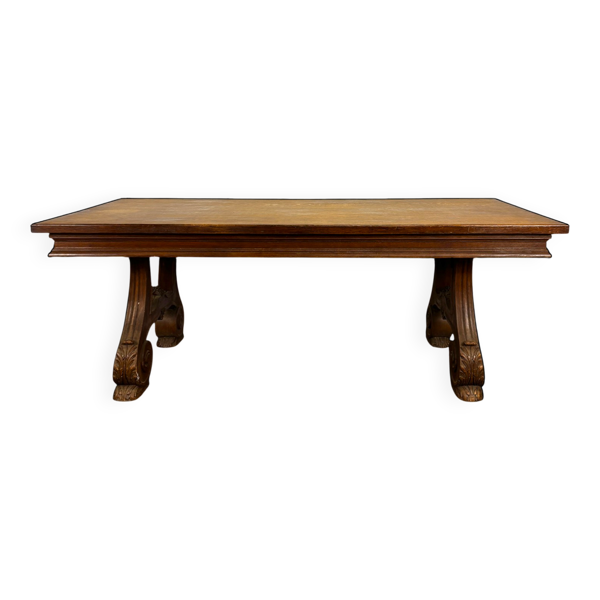 Table de salle à manger de style Renaissance en chêne piètement lyre