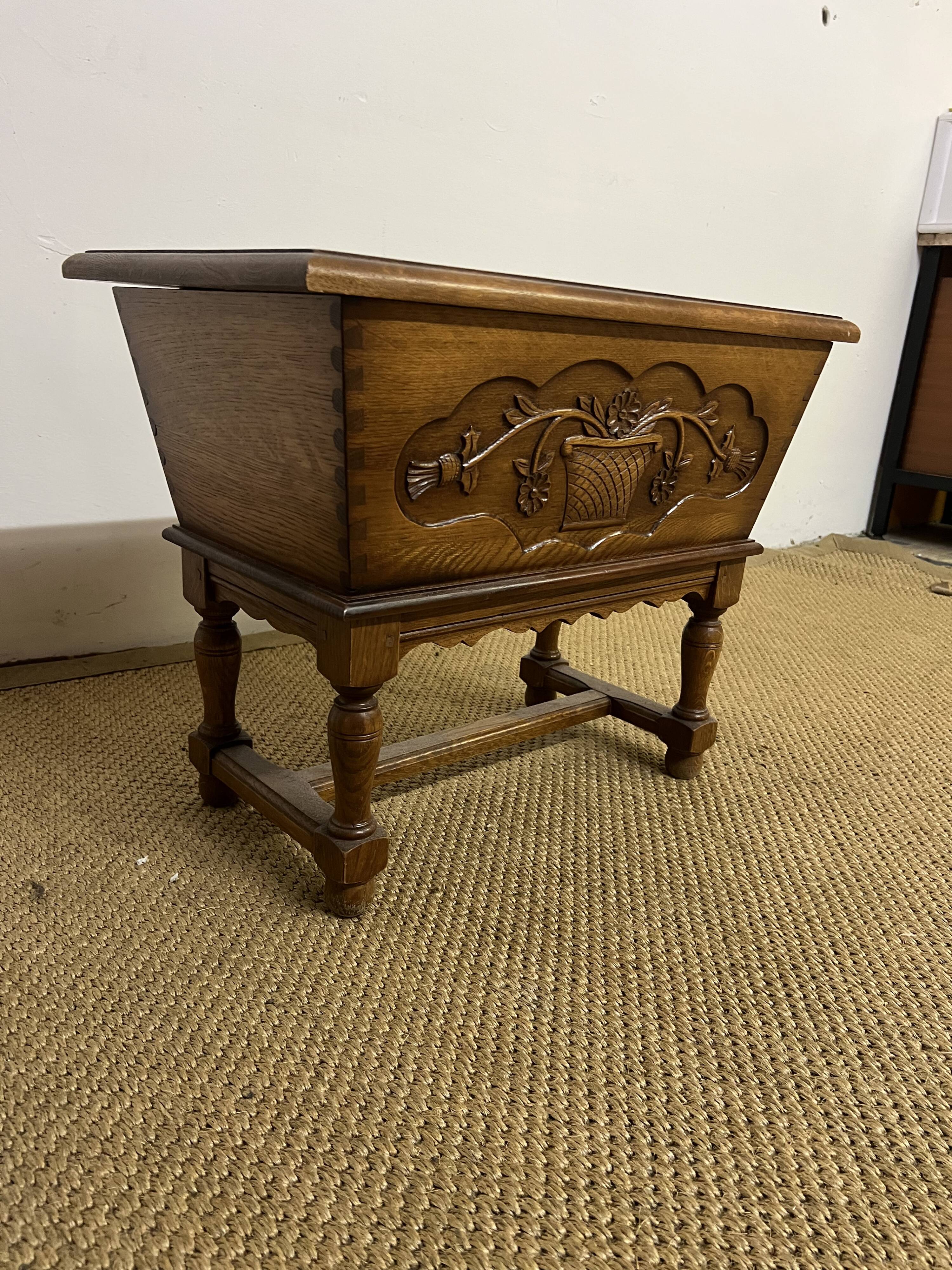 Small Chest / Old Vintage Worker