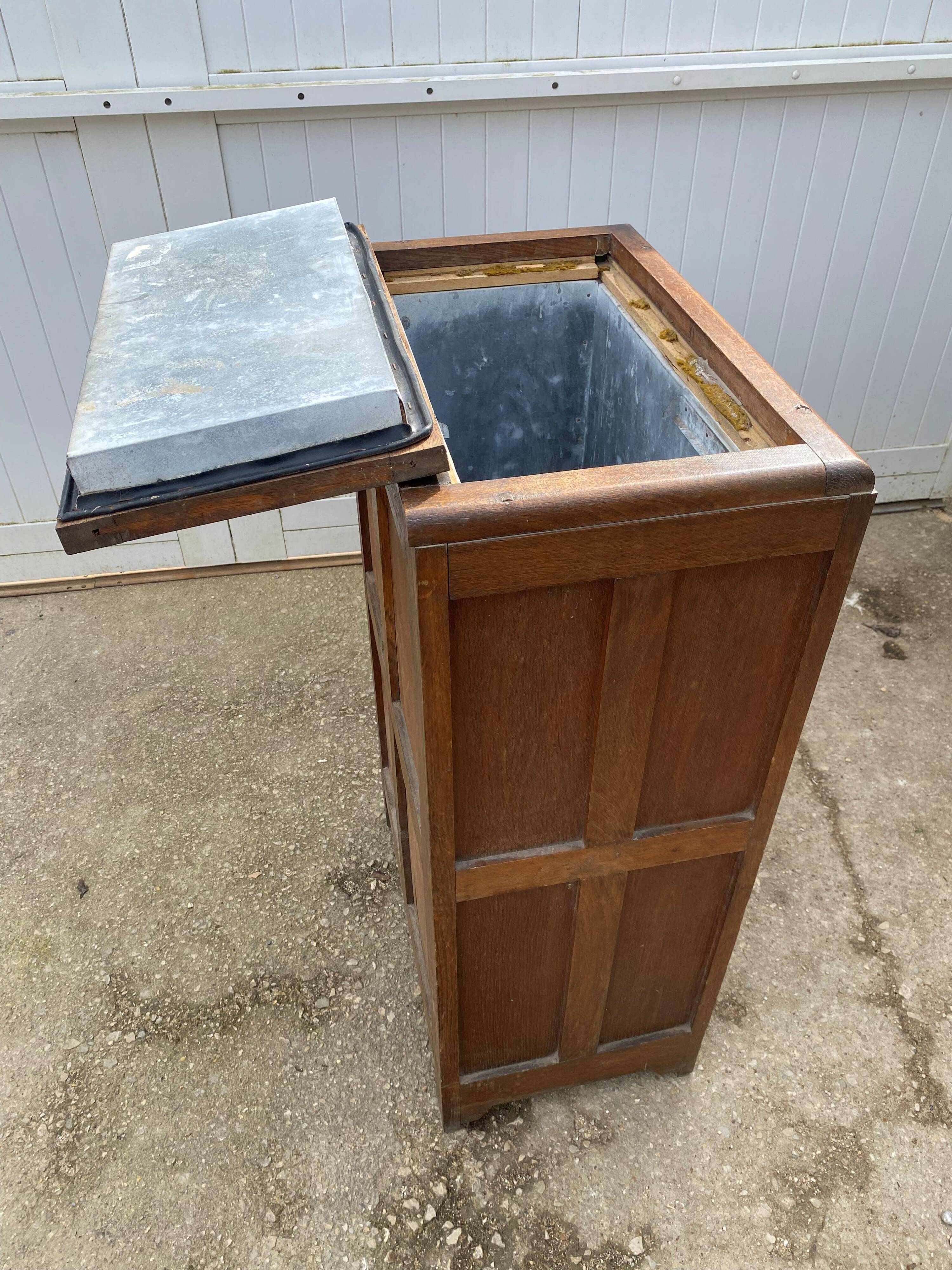 Vintage 1930s oak bar/icebox refrigerator