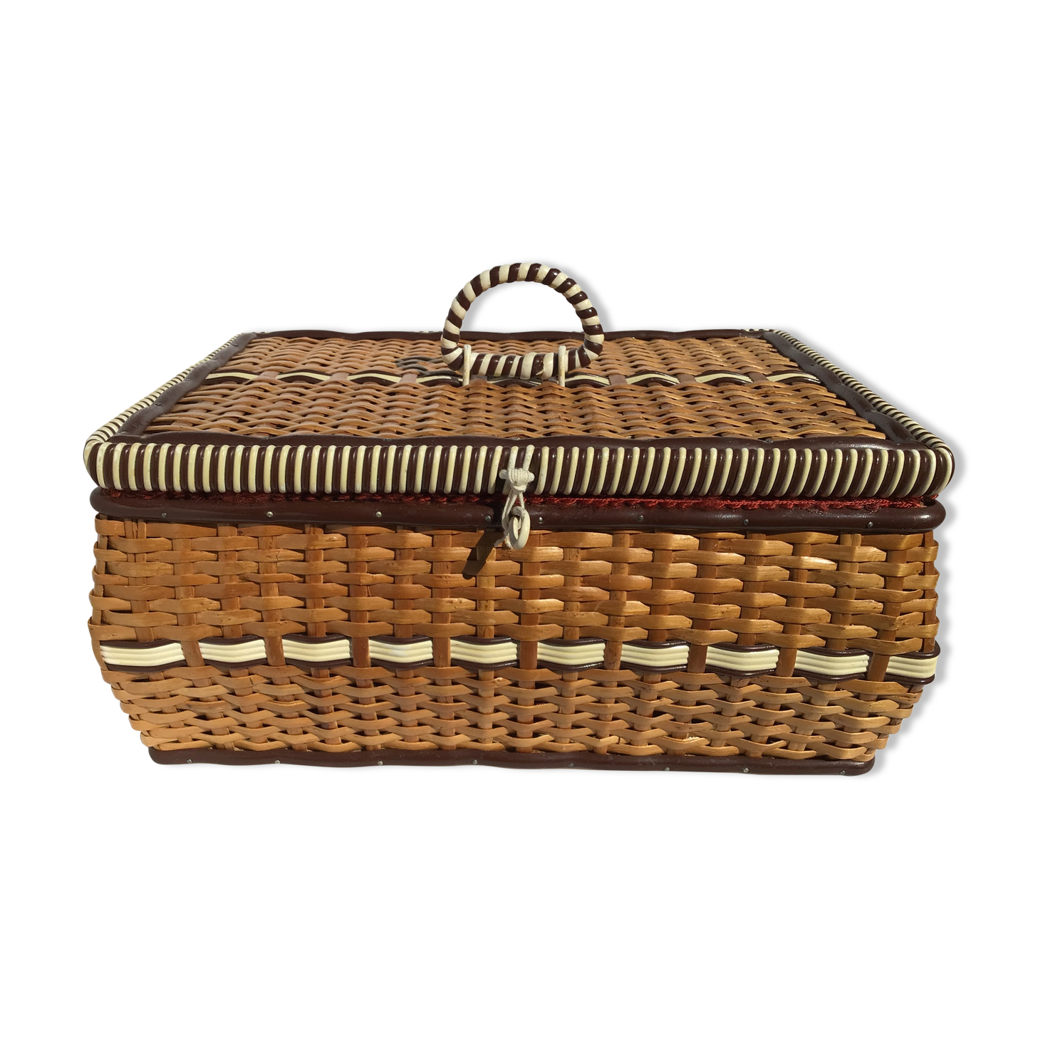 Wicker sewing box and scoubidou cream and brown