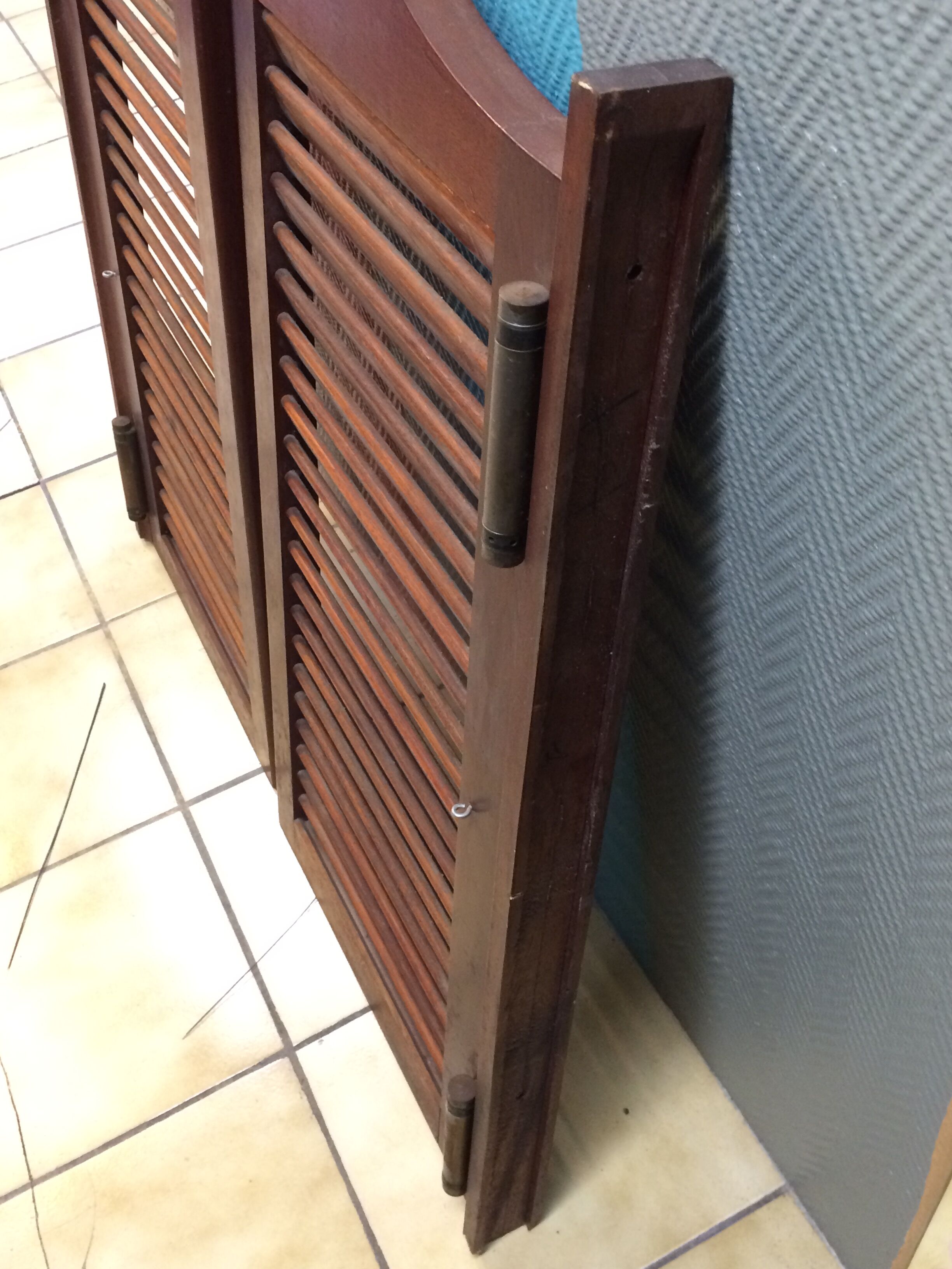 Swinging doors saloon