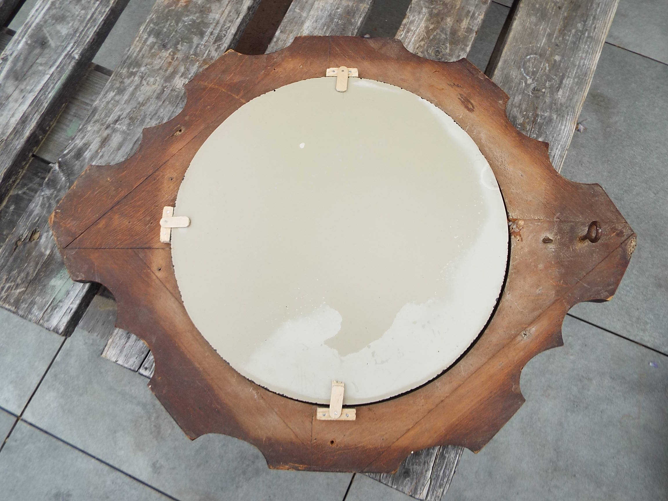 Round mirror