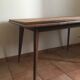 Extendable table with compass feet