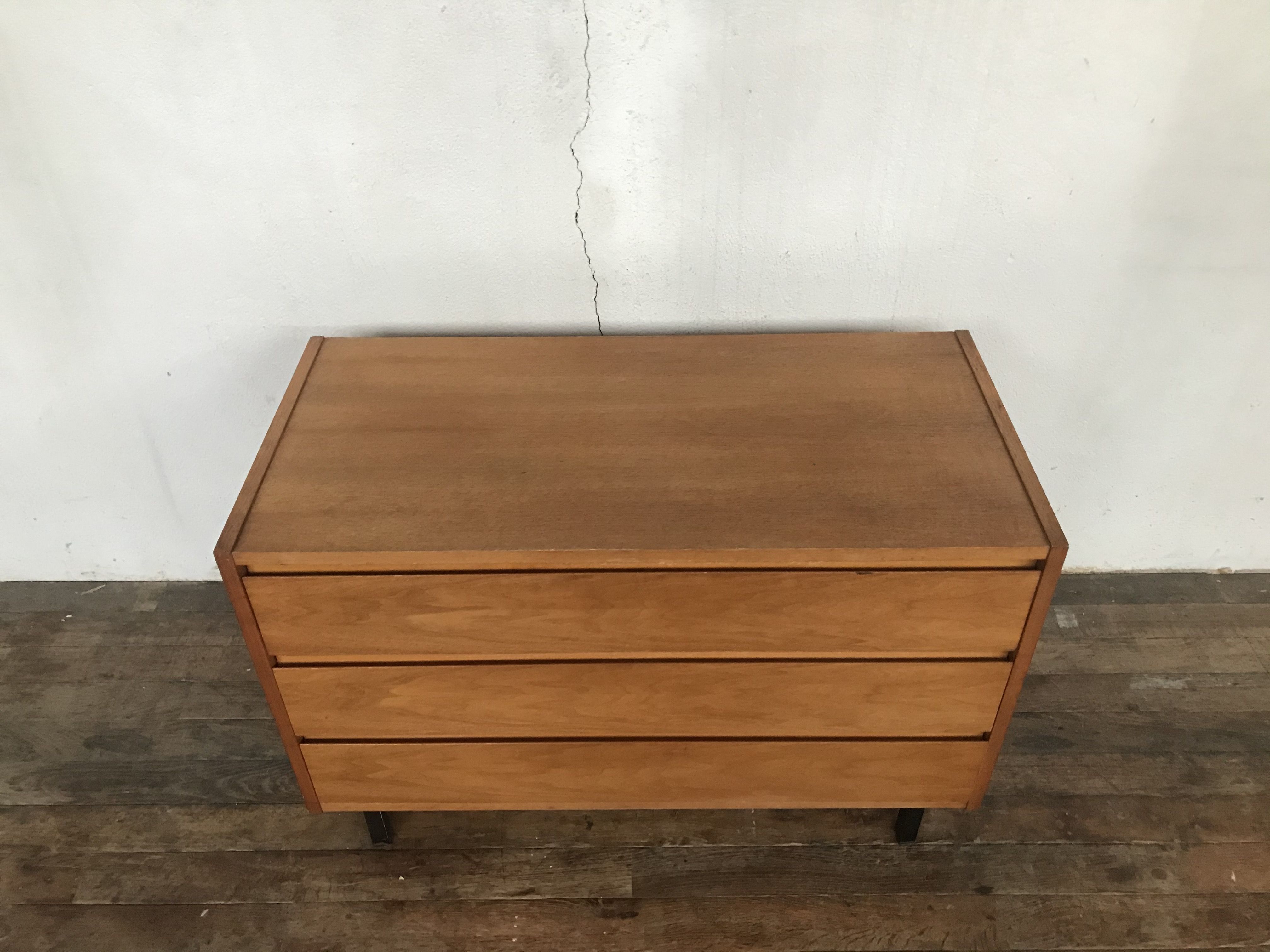 Vintage modernist dresser of the 1950 foot metal