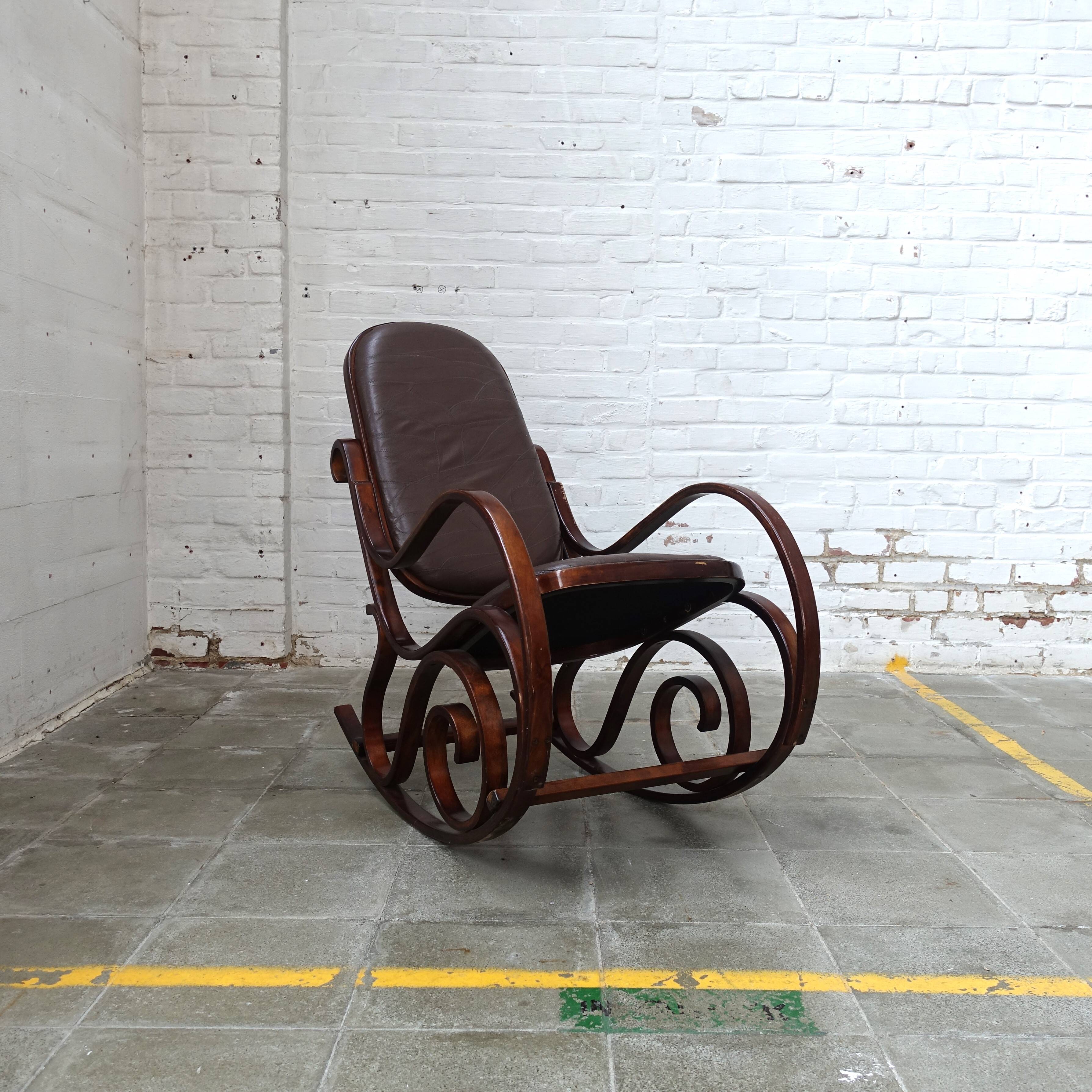 Chaise à bascule style Thonet