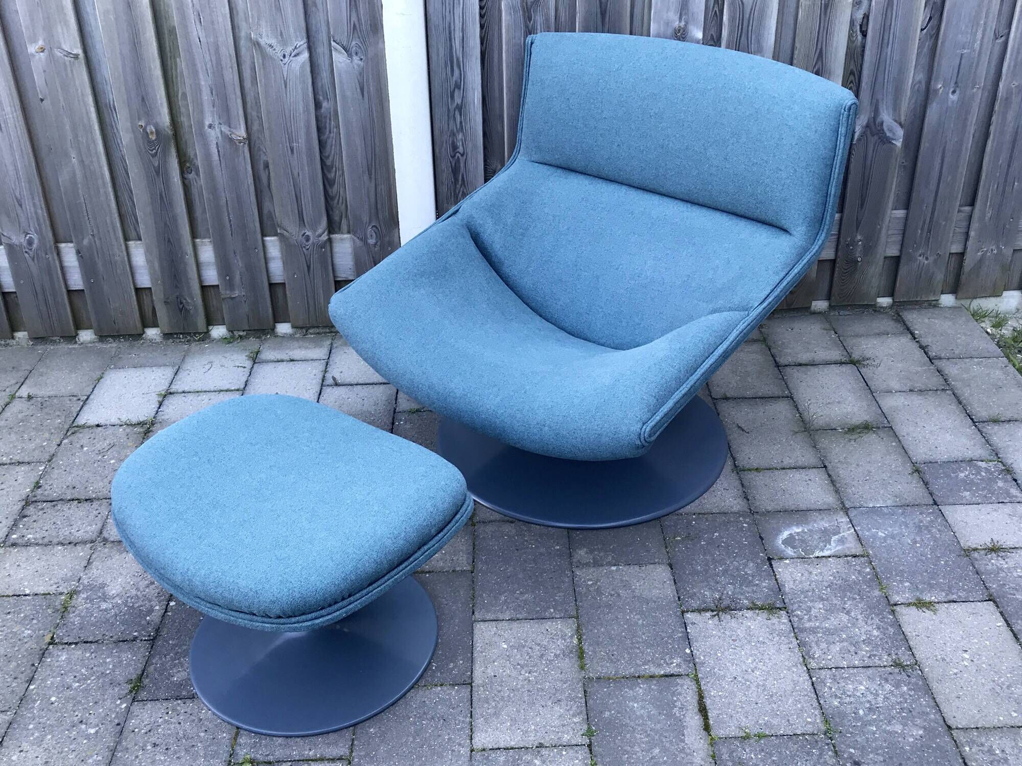 Artifort F520 armchair by Geoffrey Harcourt with P510 ottoman