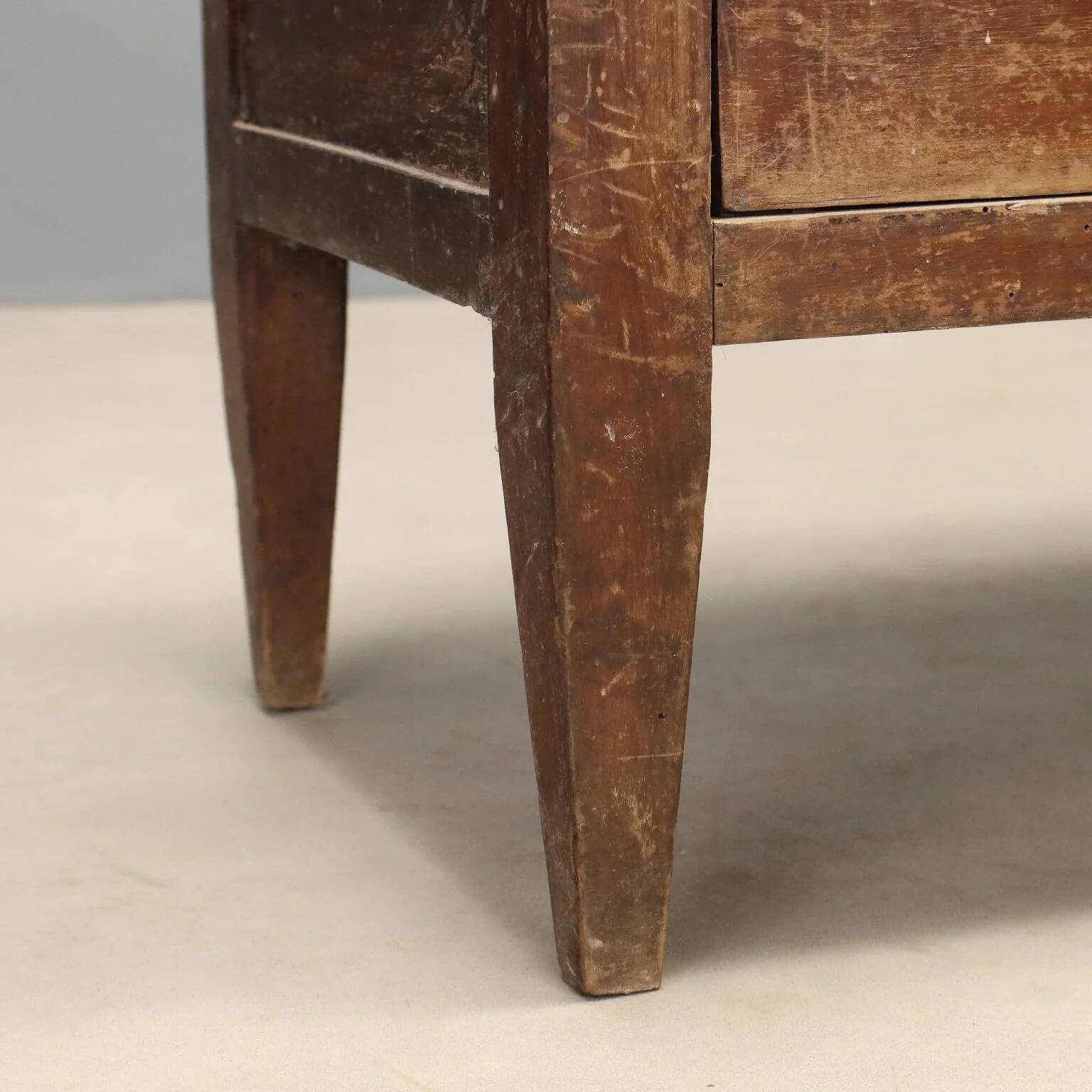 Directoire bedside table in walnut - Italy late 18th century