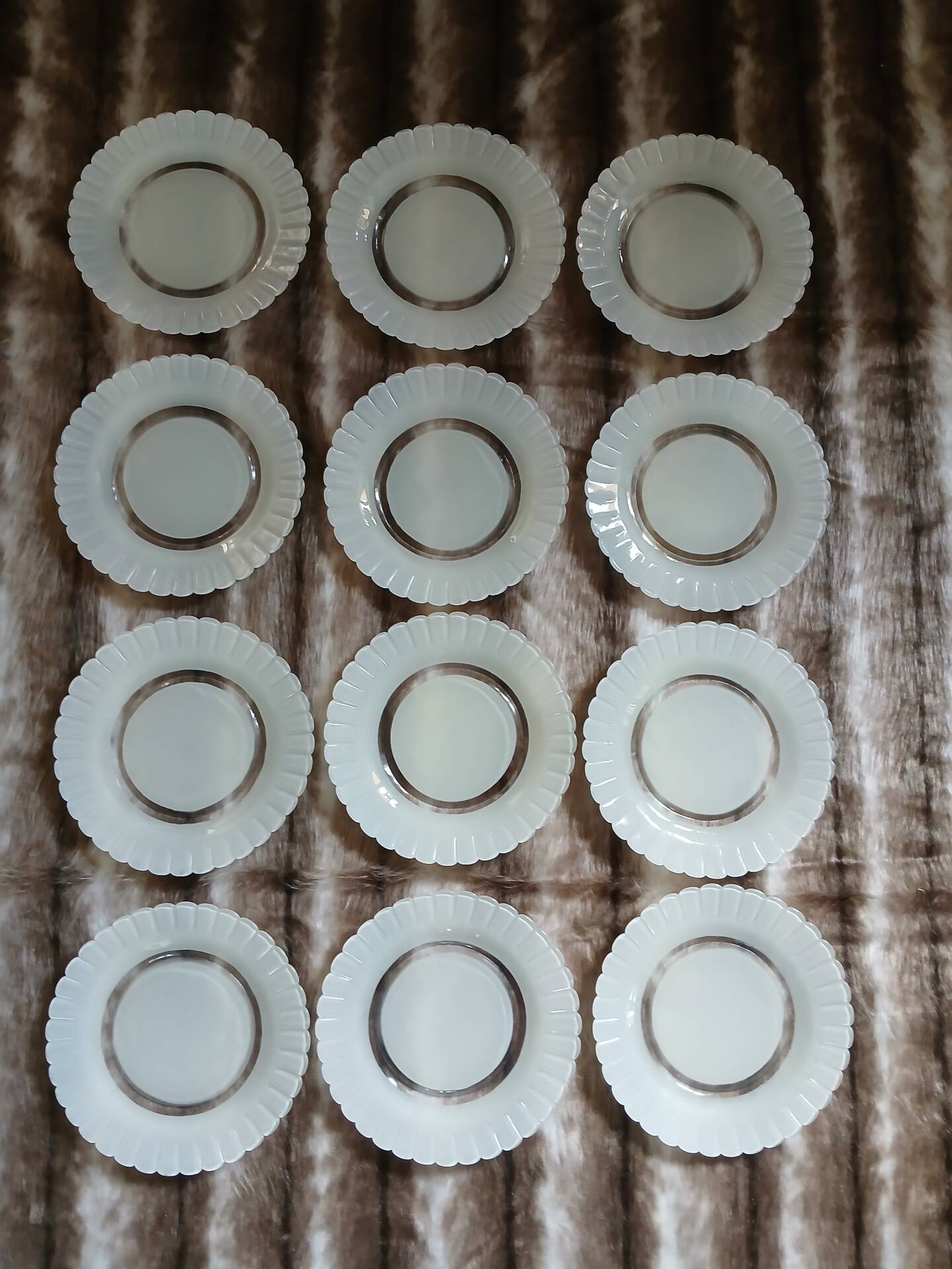 12 vintage Duralex dessert plates