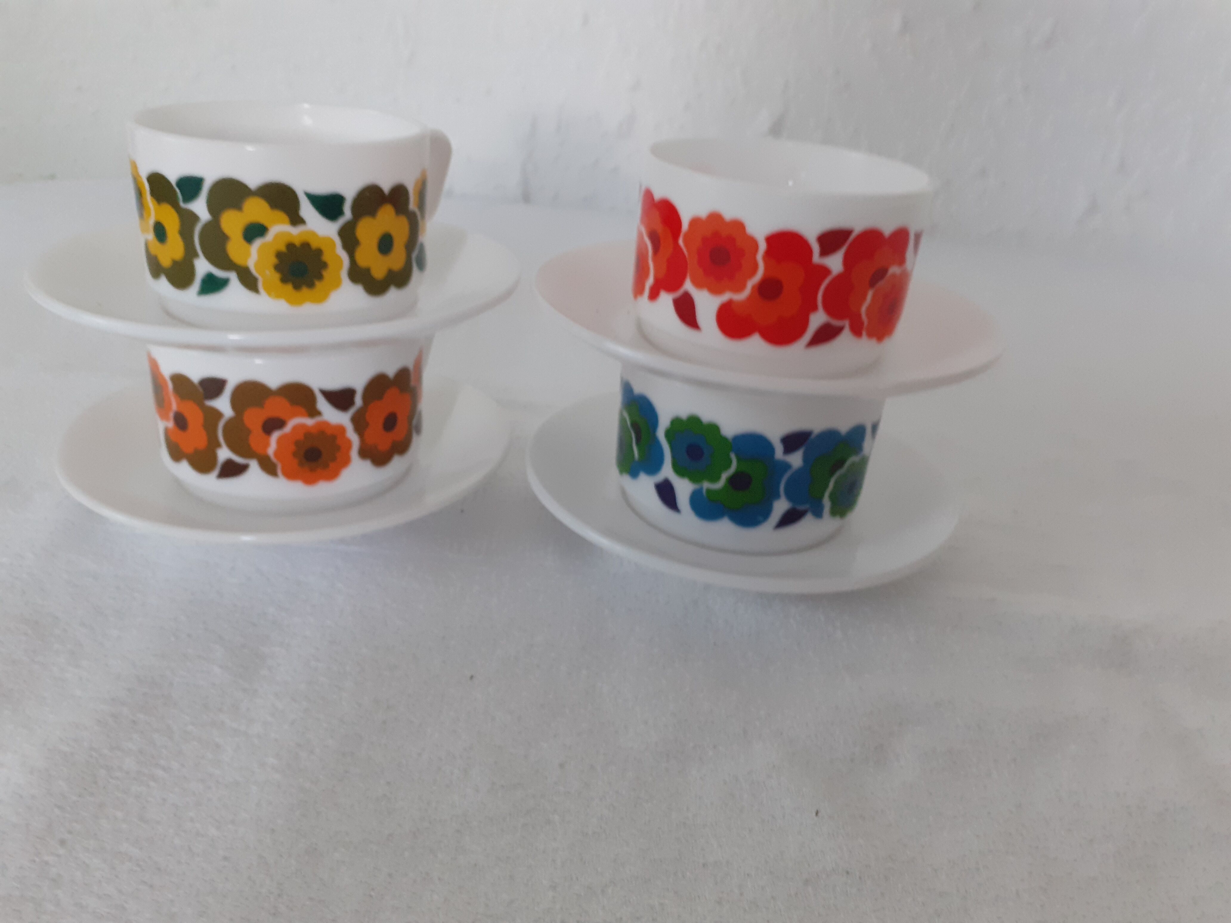 4 Cups LOTUS Arcopal yellow orange blue red vintage
