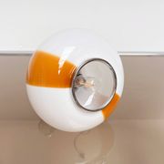 Lampe de table en verre opale italienne, années 1960