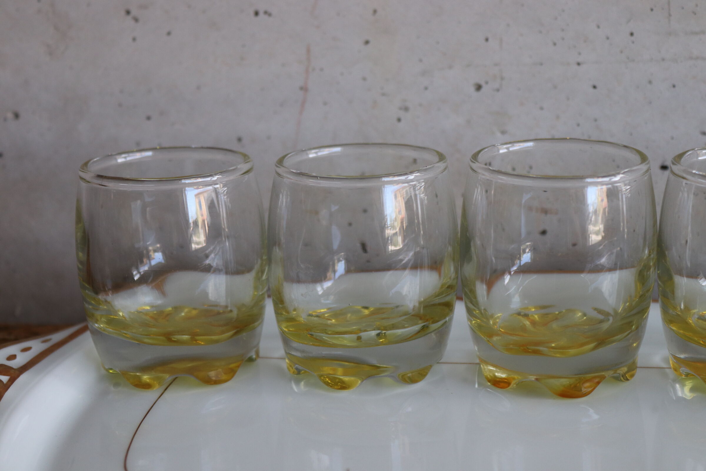6 yellow shooter glasses / liquor