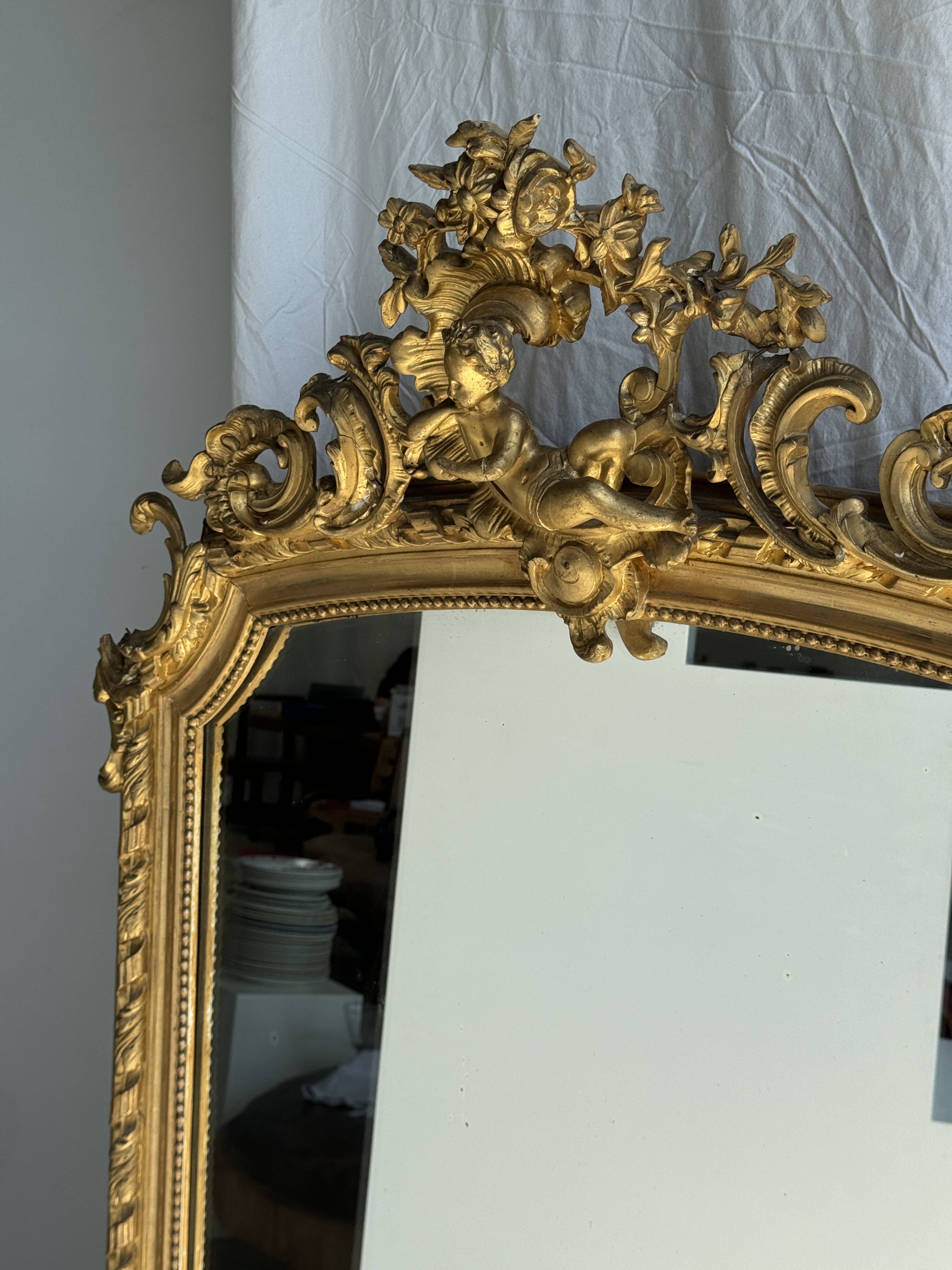 Large gilded mirror with acanthus leaf pediment H150 L98