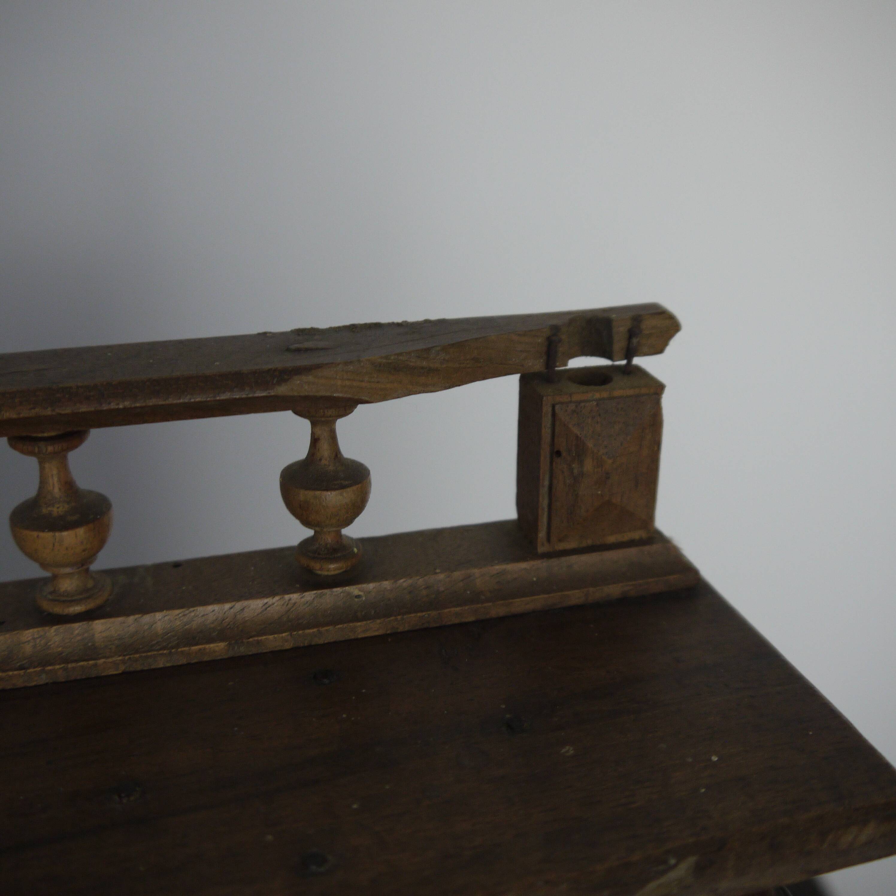 Vaisselier miniature en bois