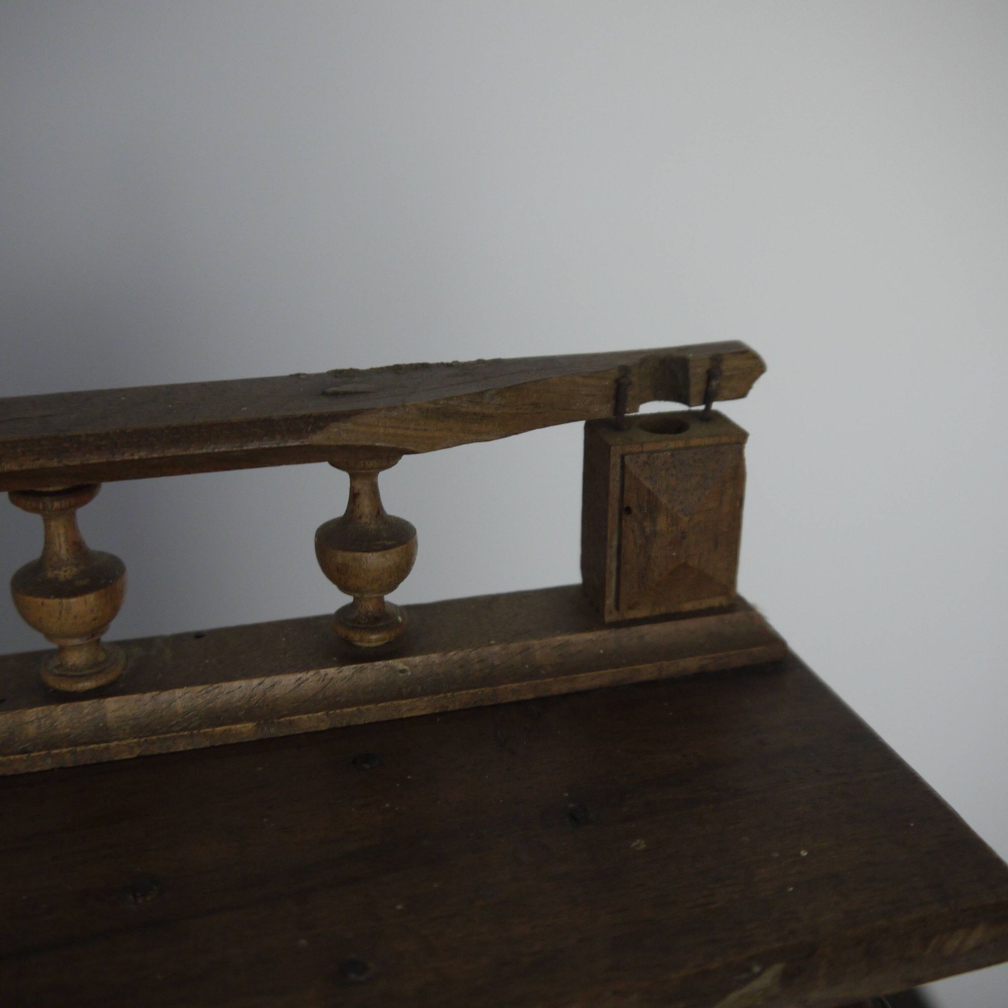 Vaisselier miniature en bois