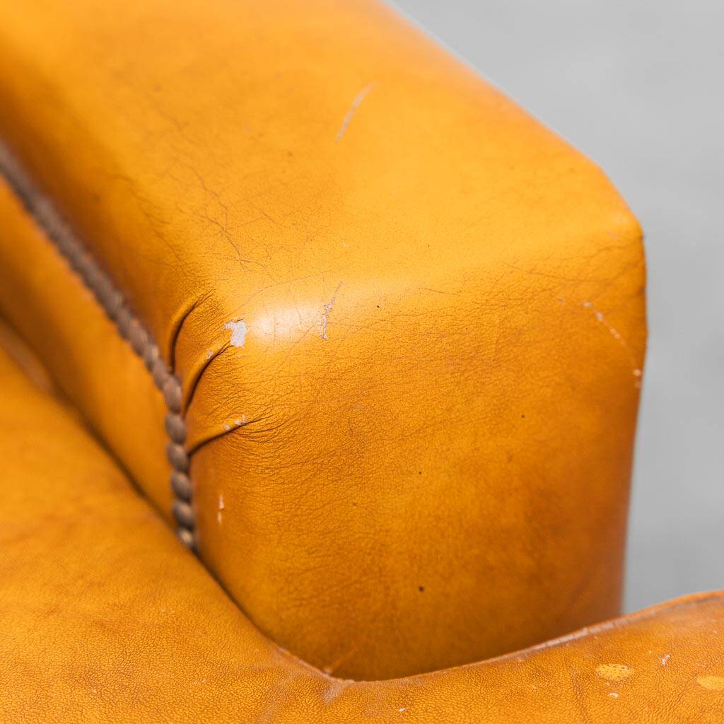 Coppia di poltrone in eco-pelle marrone anni ’50 vintage modernariato