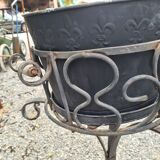 Wrought iron standing planter
