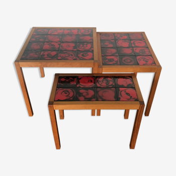 Tables in red mulled and teak ceramic