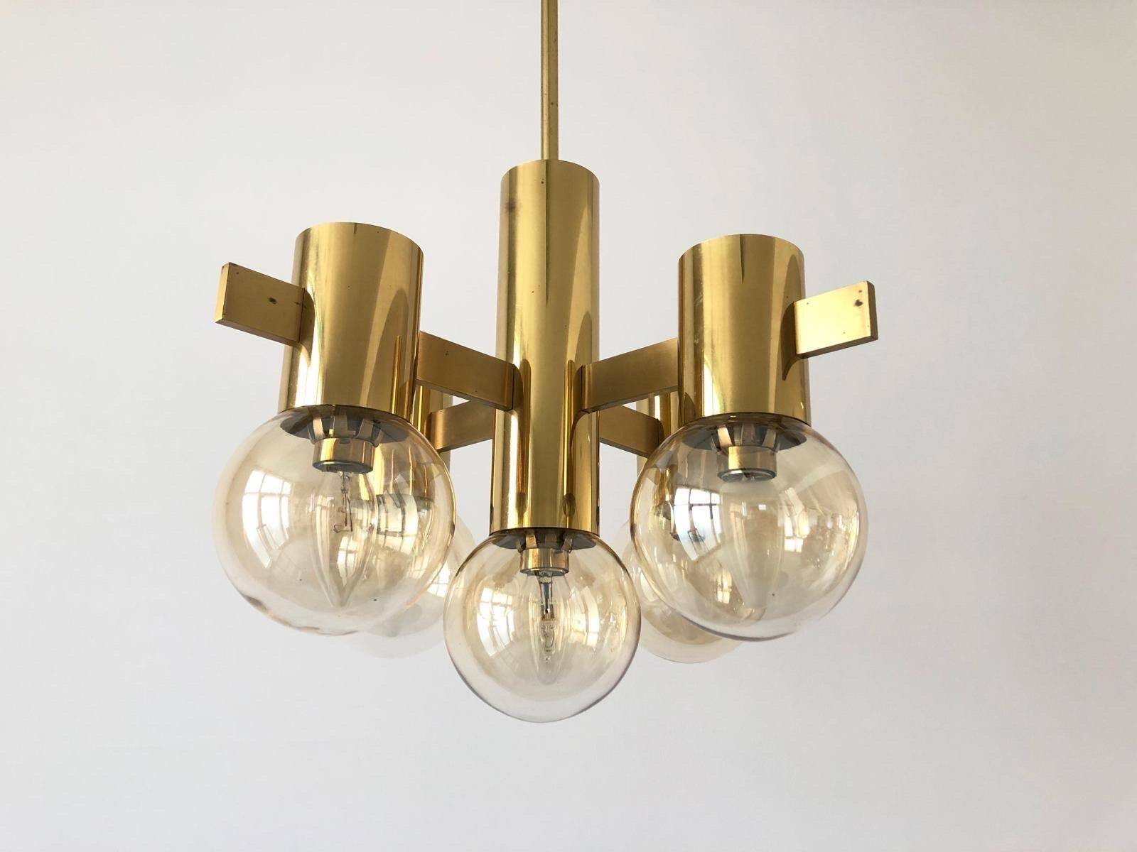 Lustre en laiton et verre fumé attr. H. Agnes Jacobsson, années 1960, Suède