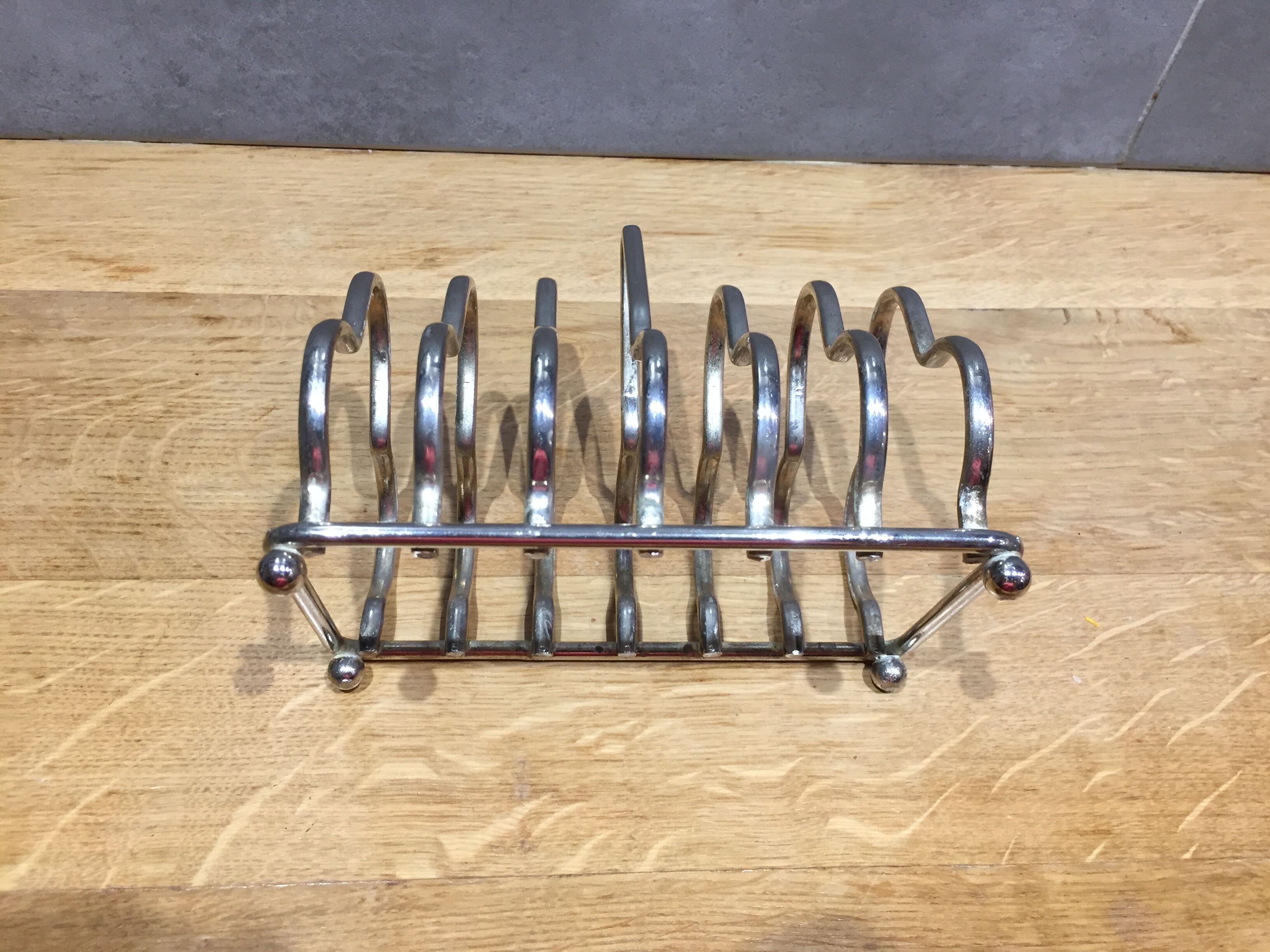 Silver metal toast holder 6 compartments