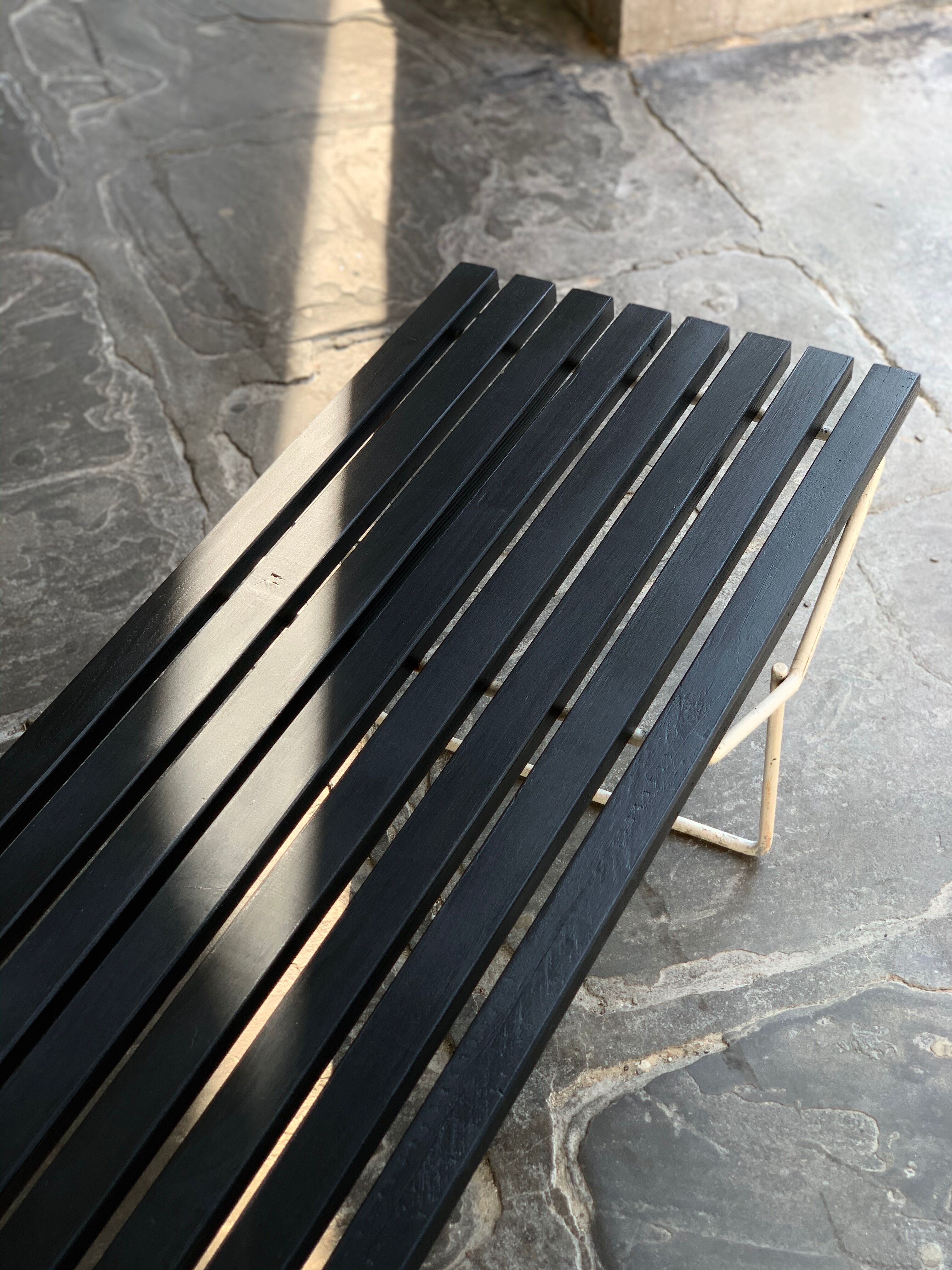 Banc d'harry bertoia aux éditions knoll