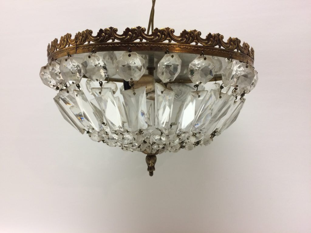 Chandelier pendants round glass ceiling