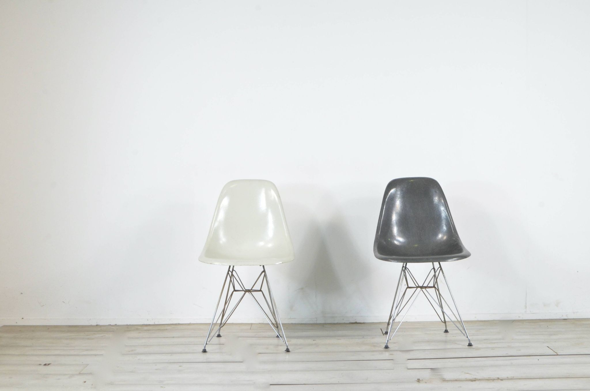 Set Of 2 Herman Miller Eames Dsr Chair Original Fiberglass Seats Modern Ret