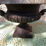 Former pair of iron cast Medici planters