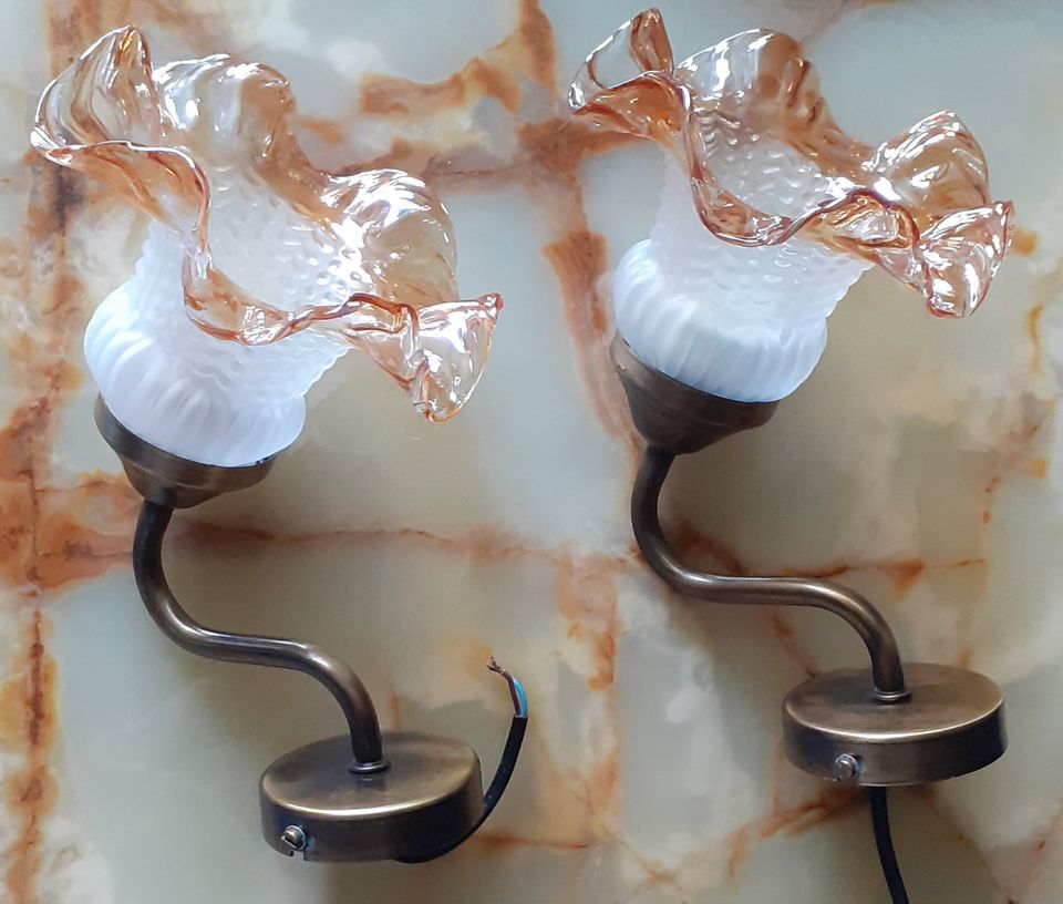 Paire d'appliques tulipe en verre de Murano orange col de cygne en laiton - Parfait état