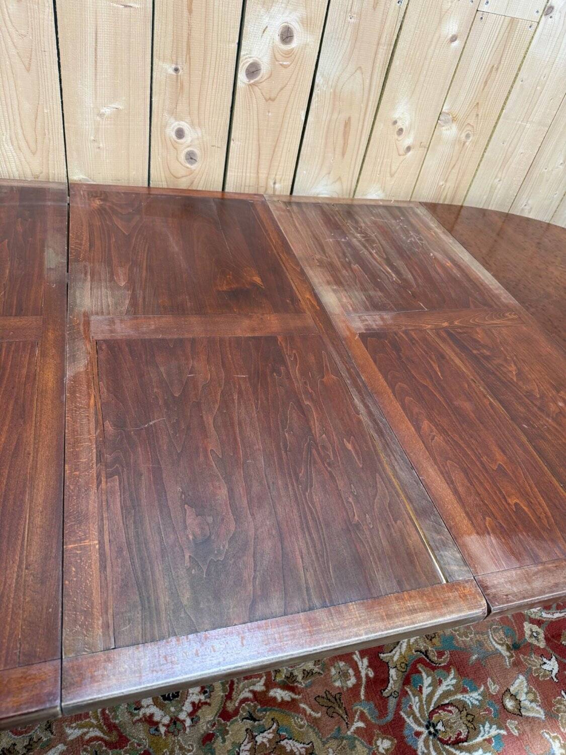 Extendable oval table in Louis XVI style – Mottled mahogany – 19th century