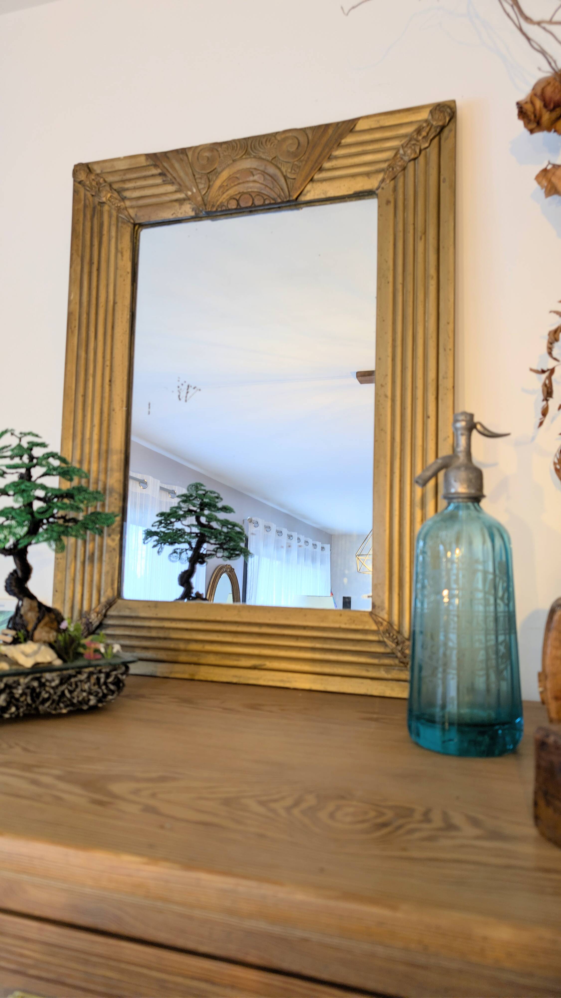 Golden Art Deco style mirror 54 x 72 cm – Geometric relief and elegance