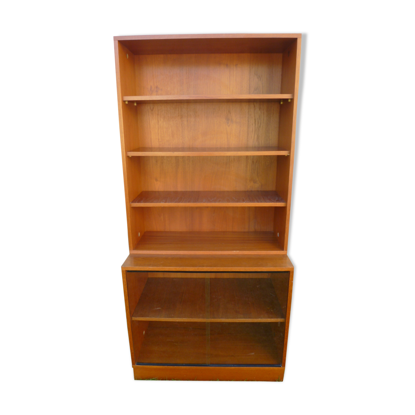 Oscar - shelves and showcase - vintage library